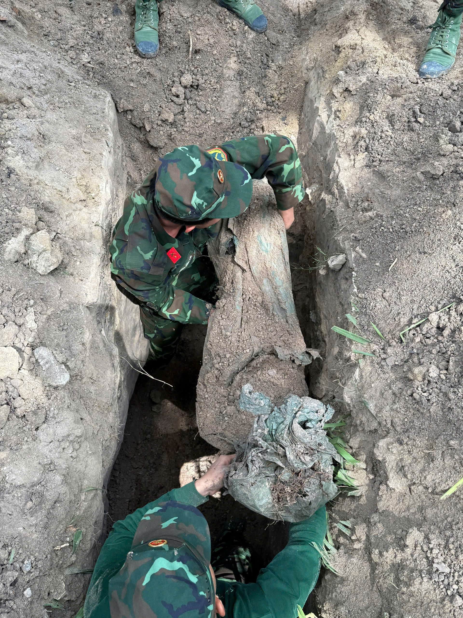 Từ tin báo người dân, Đội K71 Tây Ninh quy tập được một bộ hài cốt liệt sĩ ở Tân Thành - Ảnh 1.