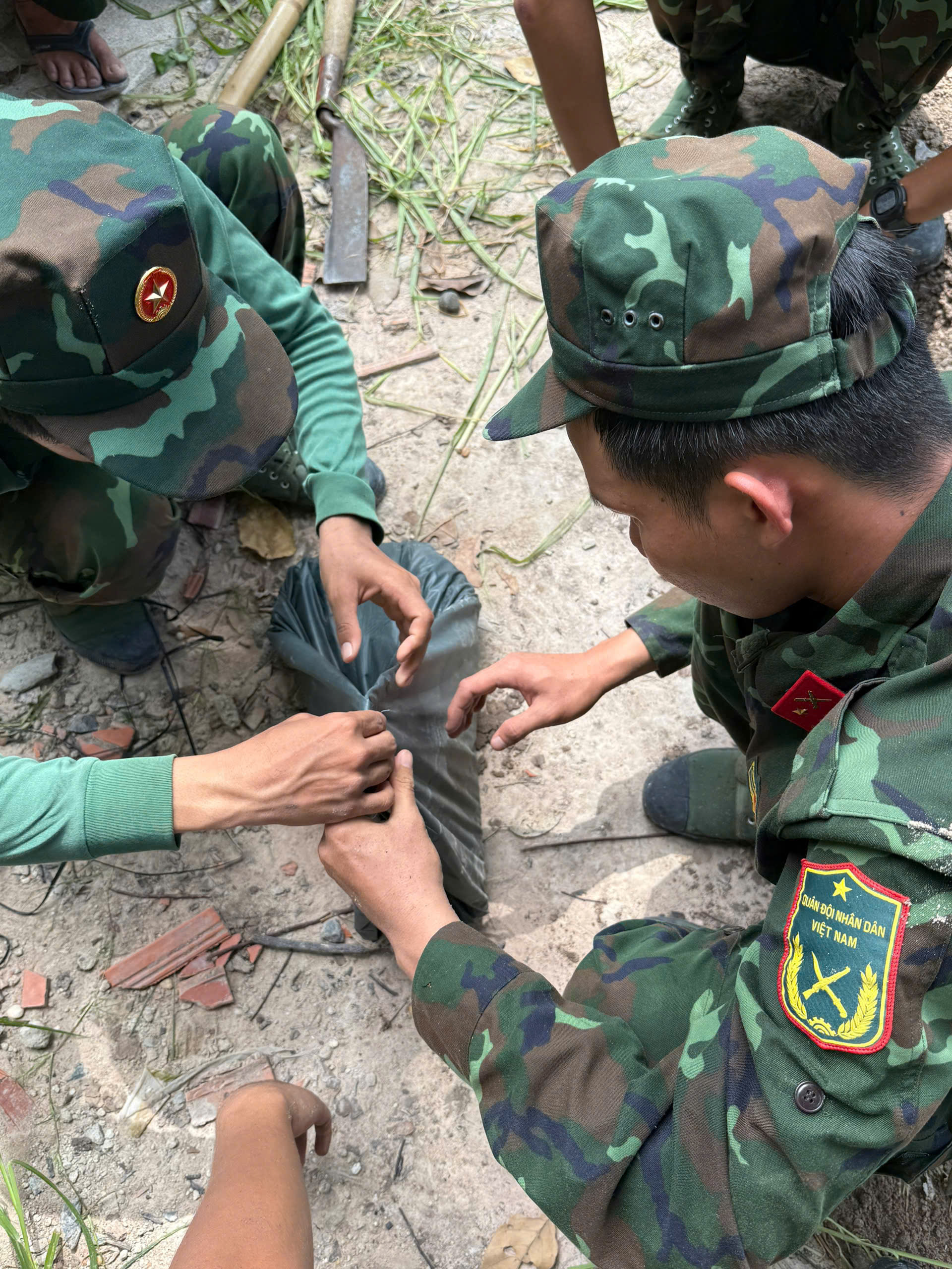 Từ tin báo người dân, Đội K71 Tây Ninh quy tập được một bộ hài cốt liệt sĩ ở Tân Thành - Ảnh 2.