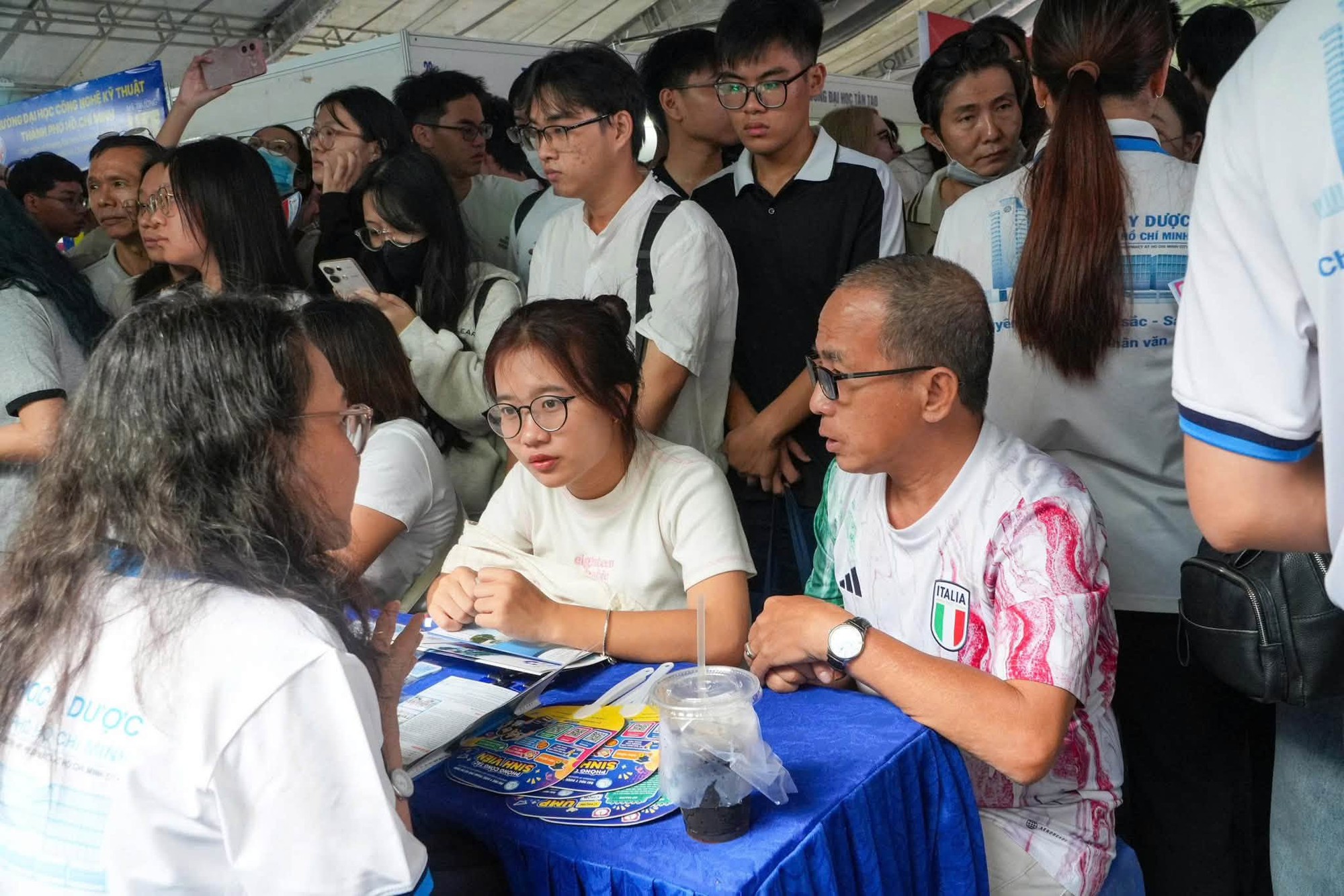 2.288 thí sinh được cộng 0,6 - 1,5 điểm vào Đại học Y dược TP.HCM - Ảnh 1.
