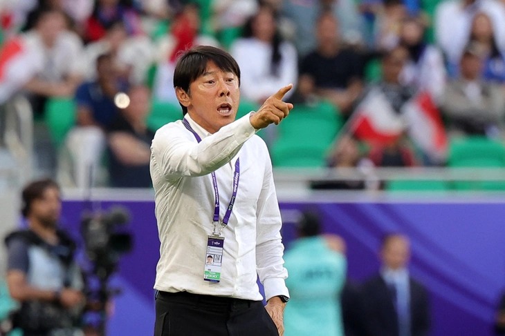 HLV Shin Tae Yong nhận án phạt nặng sau hành vi tát vào mặt cầu thủ - Ảnh 1.