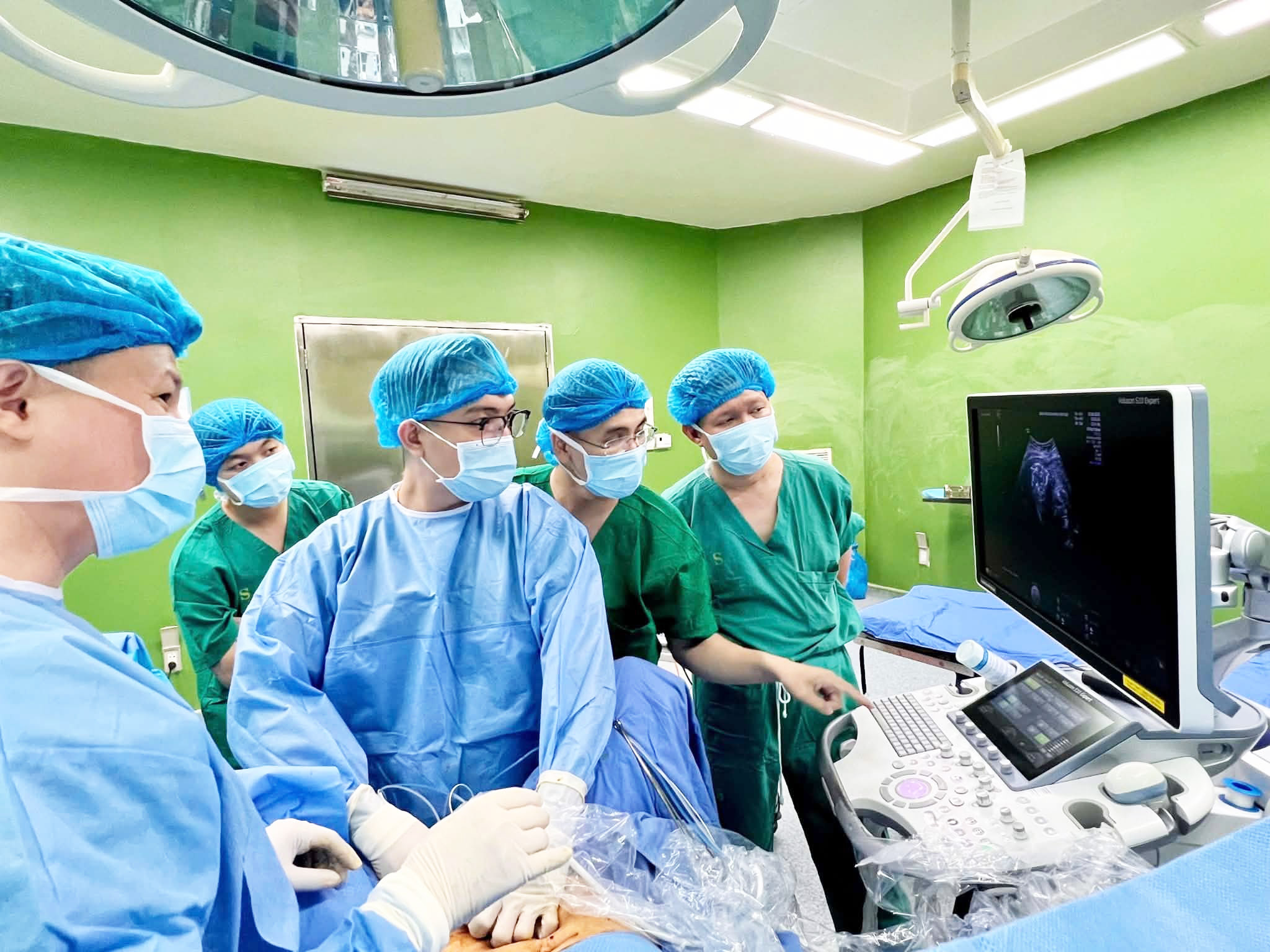 Ai là nhà đầu tư Bệnh viện chuyên khoa khu vực Điện Bàn, chuyên sâu về tim mạch, đột quỵ với vốn 500 tỉ? - Ảnh 1.