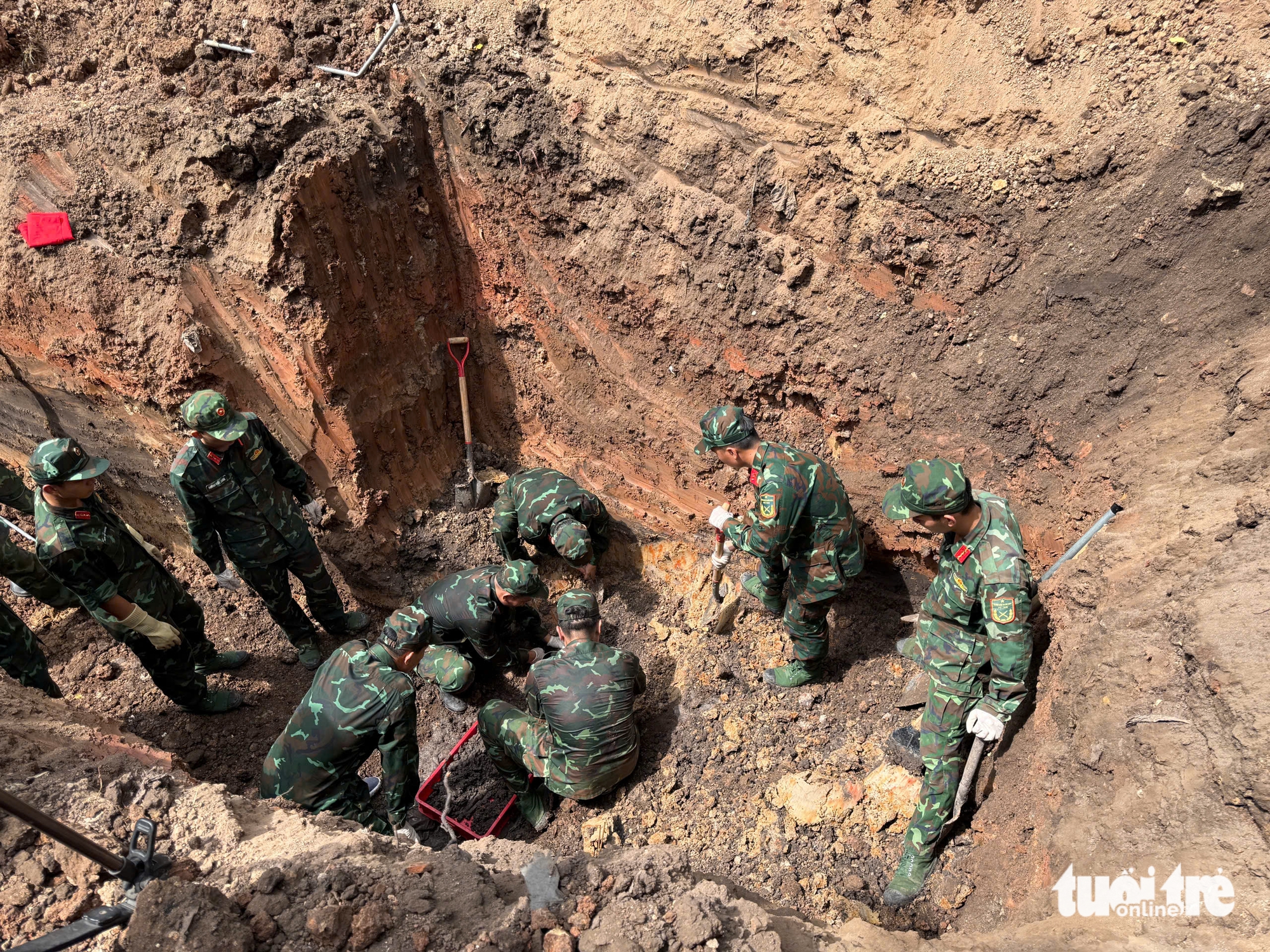 Phát hiện thêm vị trí mới có mộ liệt sĩ tại công viên Lê Thị Riêng, bước đầu tìm thấy 3 hài cốt - Ảnh 2.