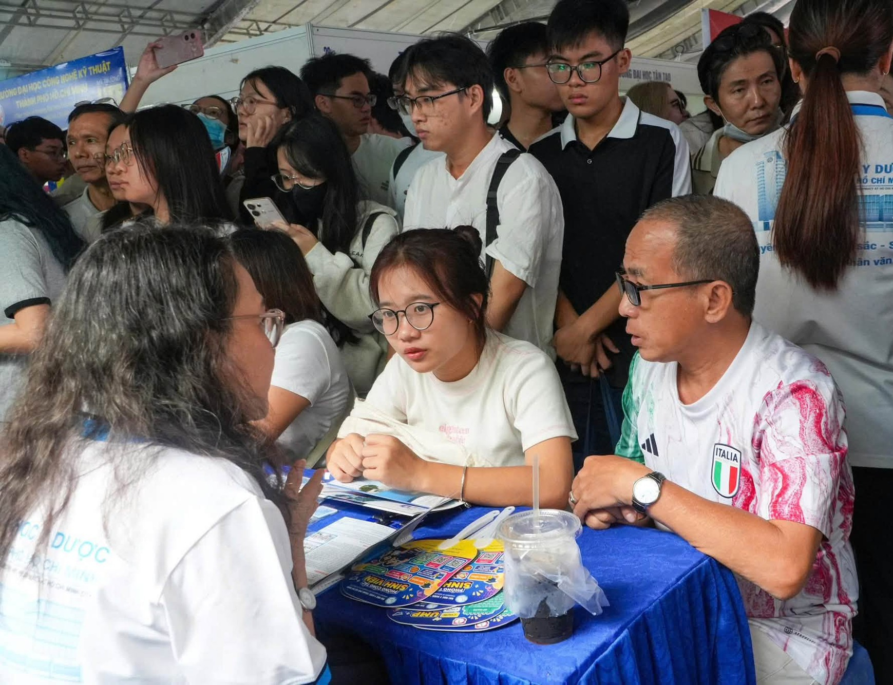 2.288 thí sinh được cộng 0,6 - 1,5 điểm vào Đại học Y dược TP.HCM - Ảnh 1.