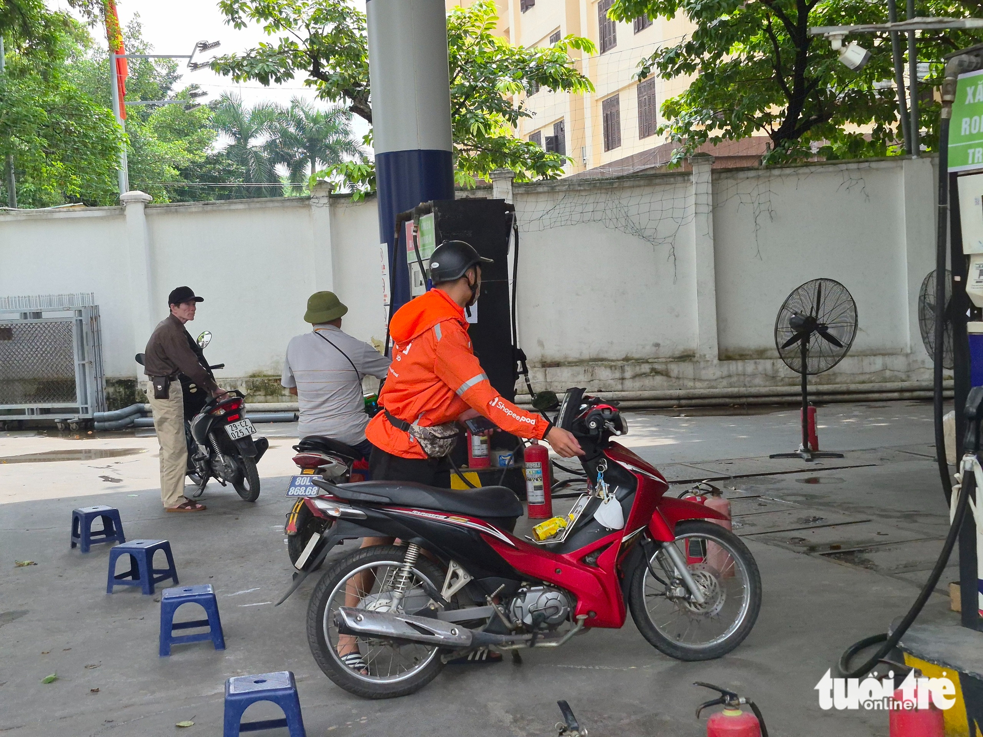 Bán lẻ xăng dầu chờ hàng phải tạm nghỉ, Bộ Công Thương chỉ đạo nóng - Ảnh 3.