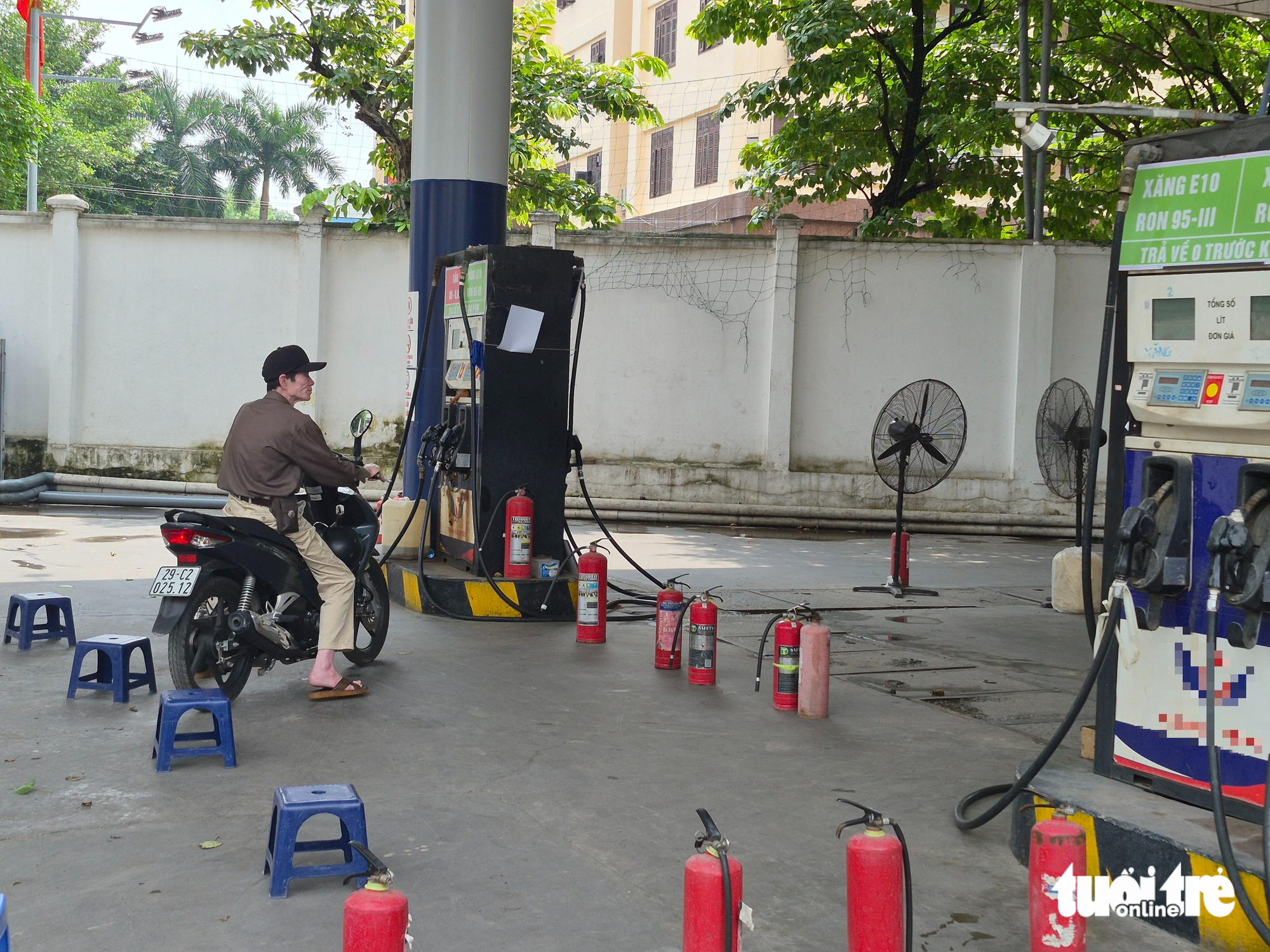 Bán lẻ xăng dầu chờ hàng phải tạm nghỉ, Bộ Công Thương chỉ đạo nóng - Ảnh 1.