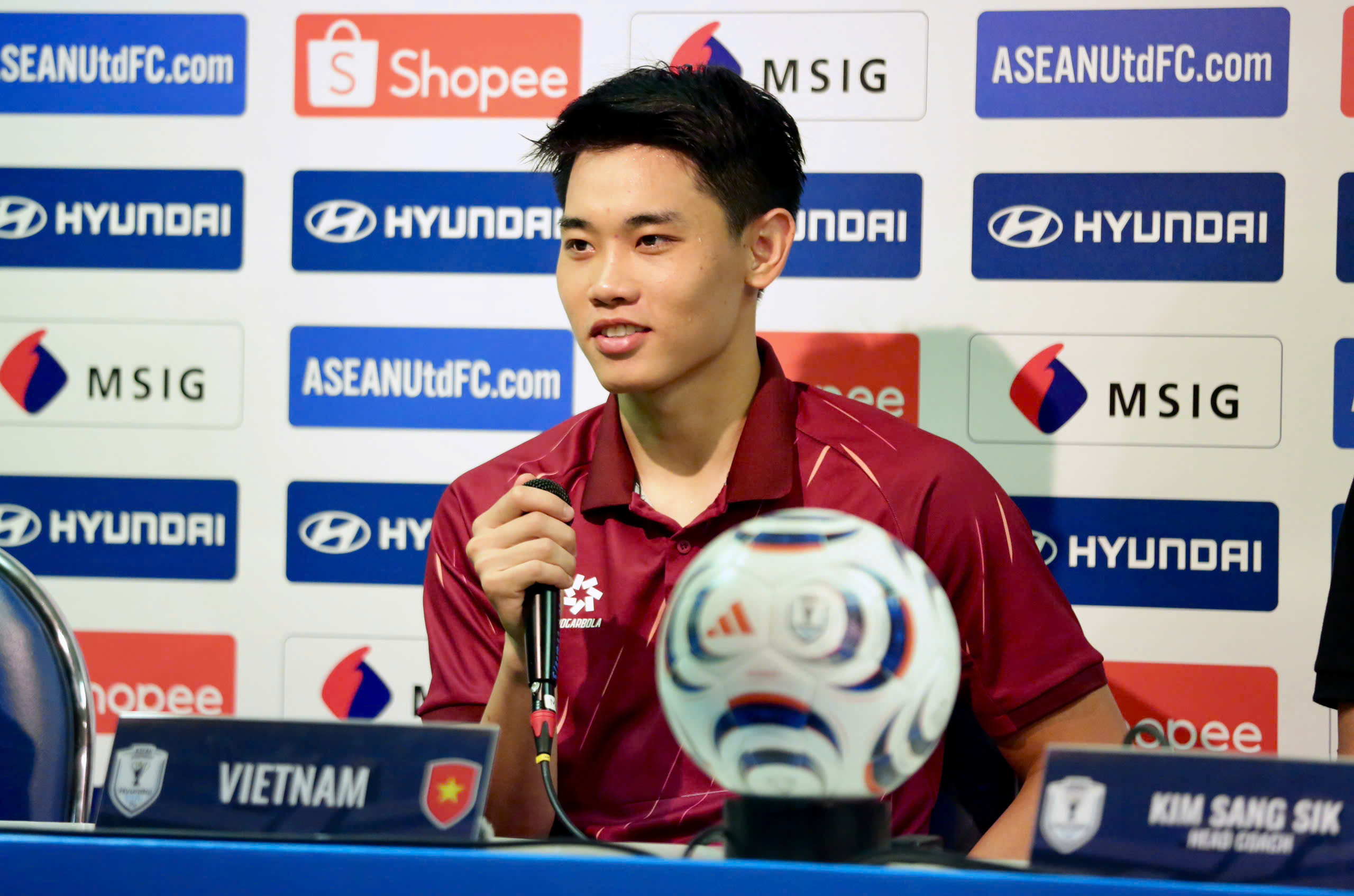 HLV Kim Sang Sik: 'Các cầu thủ đã thể hiện được 100% phong độ' - Ảnh 2.