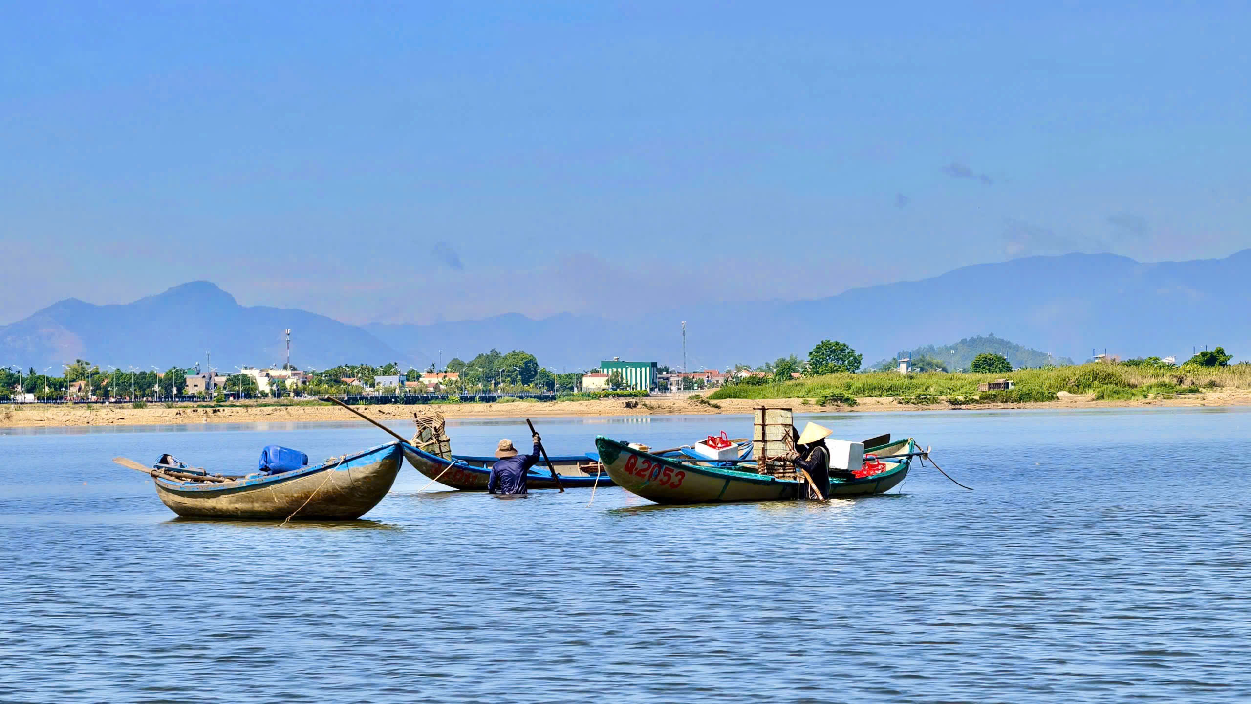Theo con nước sông Trà Khúc săn đặc sản don nổi tiếng cả nước - Ảnh 7.