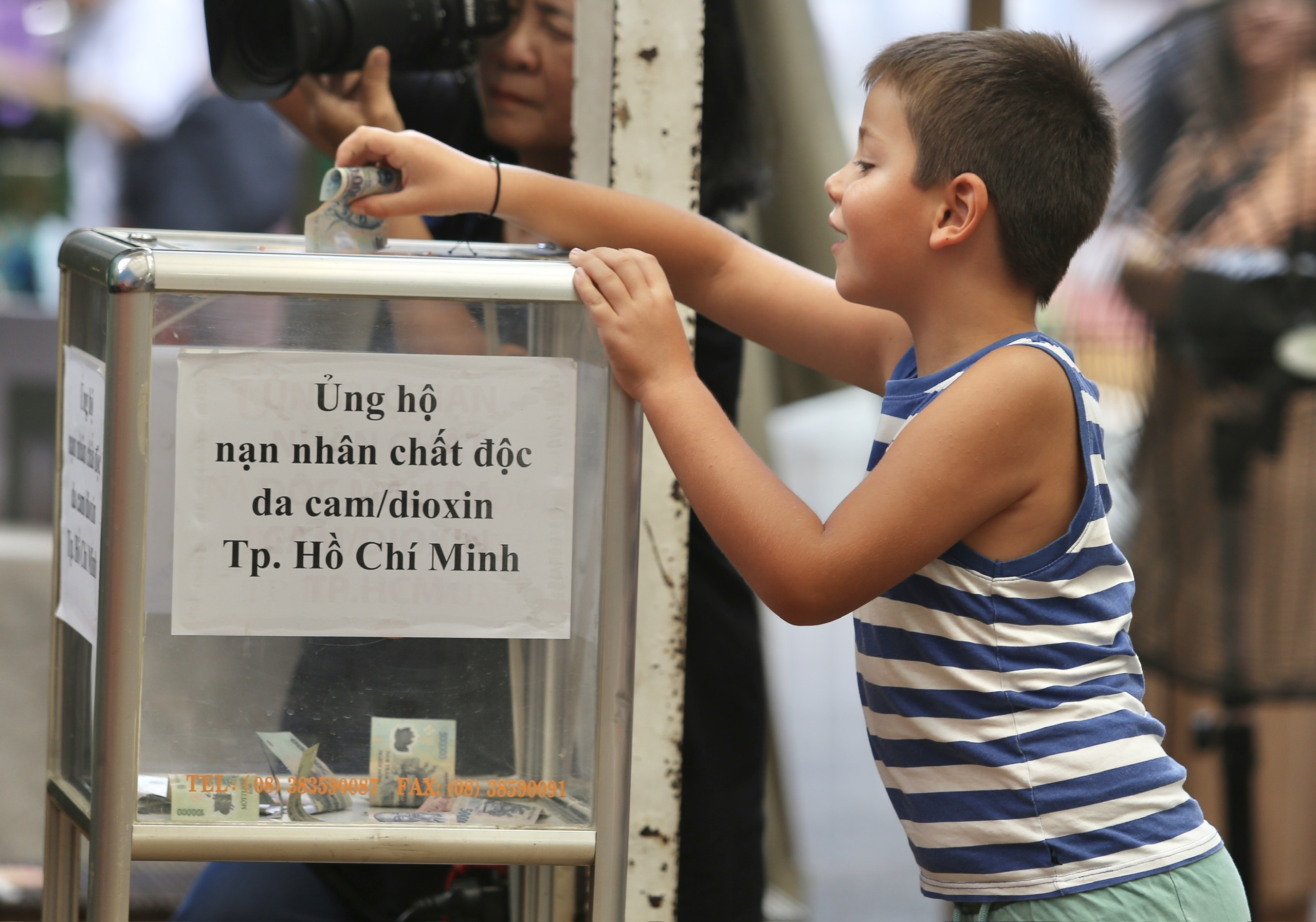 Những bức ảnh vượt lên nỗi đau da cam tại chương trình giao lưu nghệ thuật 2026 - Ảnh 3.