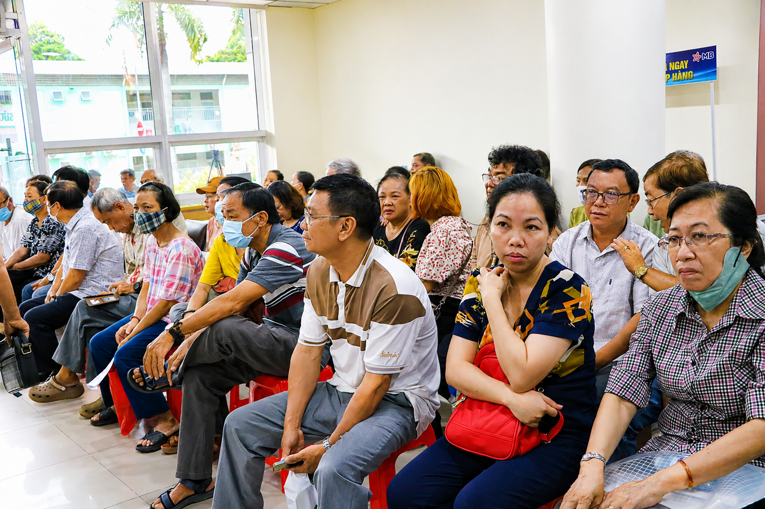  Nhiều bệnh viện TP.HCM chung tay chăm sóc sức khỏe người có công  - Ảnh 3.