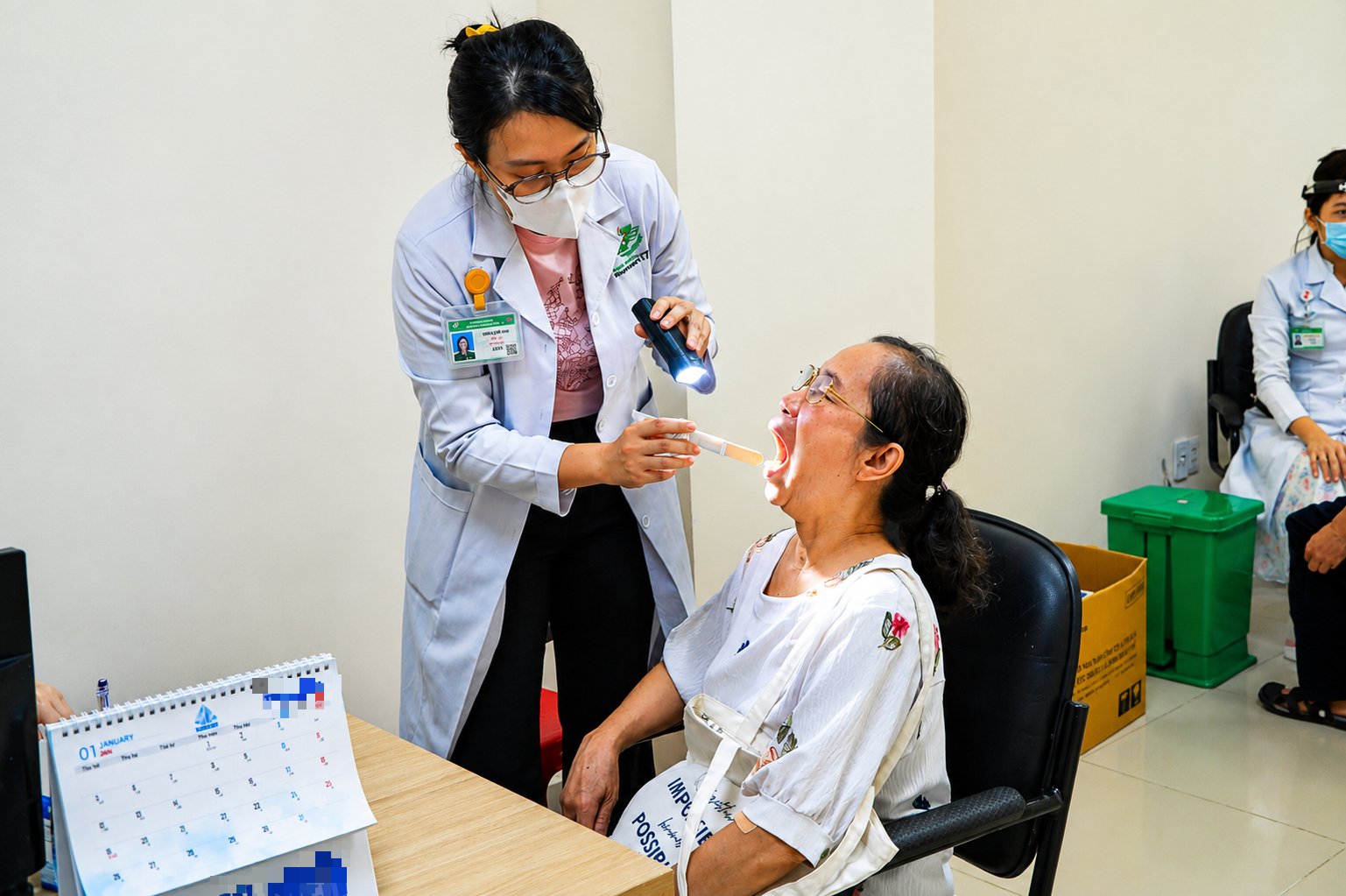  Nhiều bệnh viện TP.HCM chung tay chăm sóc sức khỏe người có công  - Ảnh 6.