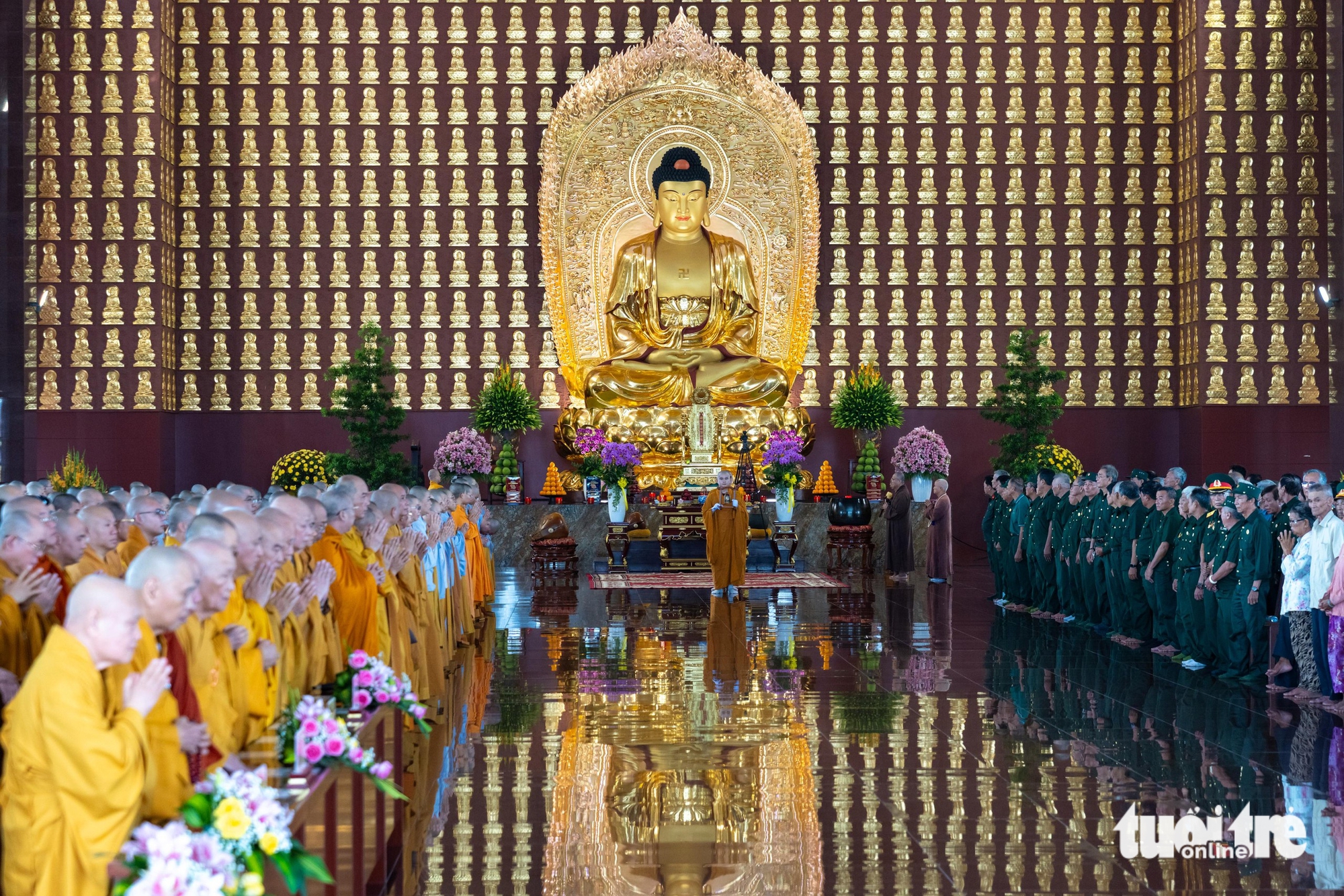 TP.HCM tưởng niệm anh hùng liệt sĩ, lan tỏa đạo lý 'Uống nước nhớ nguồn' - Ảnh 1.