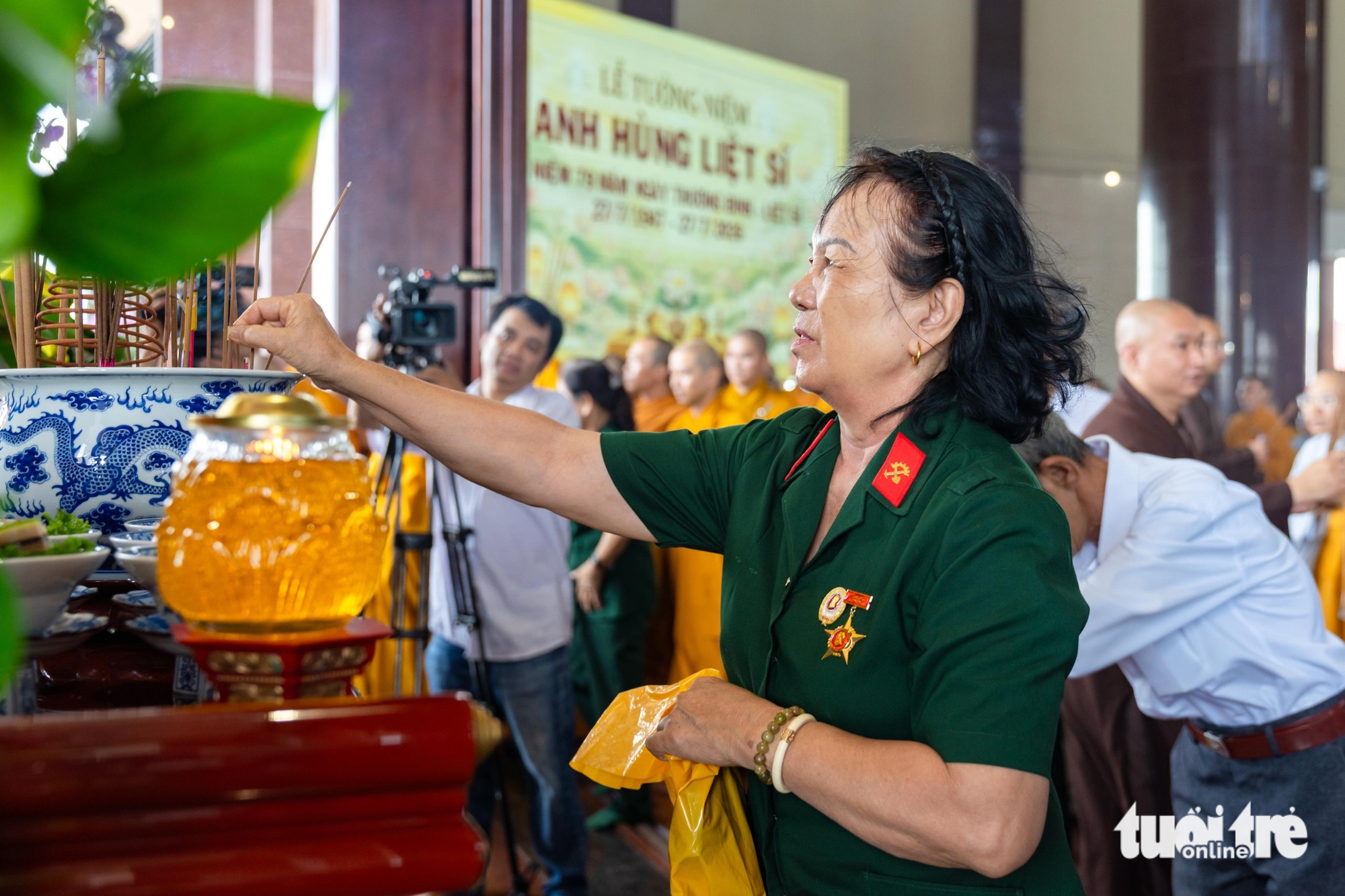 TP.HCM tưởng niệm anh hùng liệt sĩ, lan tỏa đạo lý 'Uống nước nhớ nguồn' - Ảnh 14.