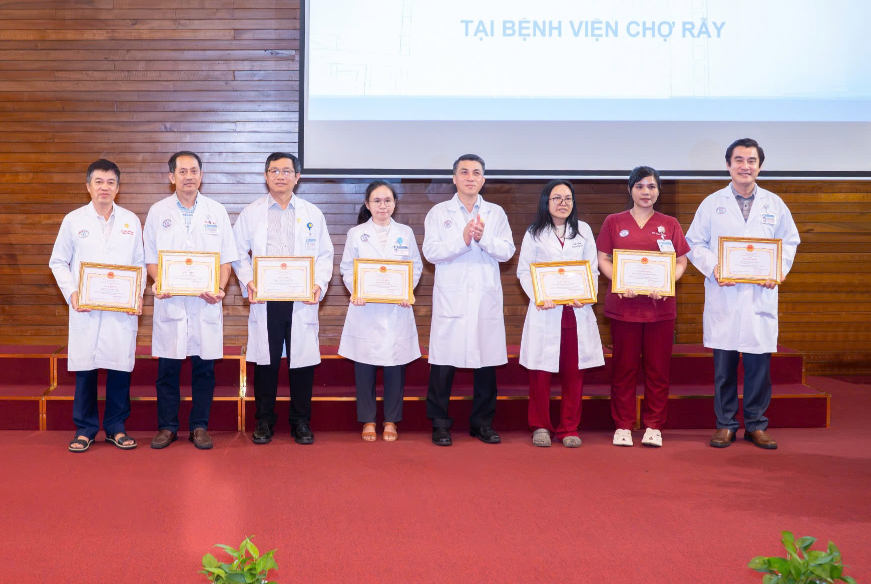 Du khách nặng nhất trong vụ lật ca nô tại Phú Quốc đã được xuất viện, 'điều thần kỳ chính tôi không dám tin' - Ảnh 2.