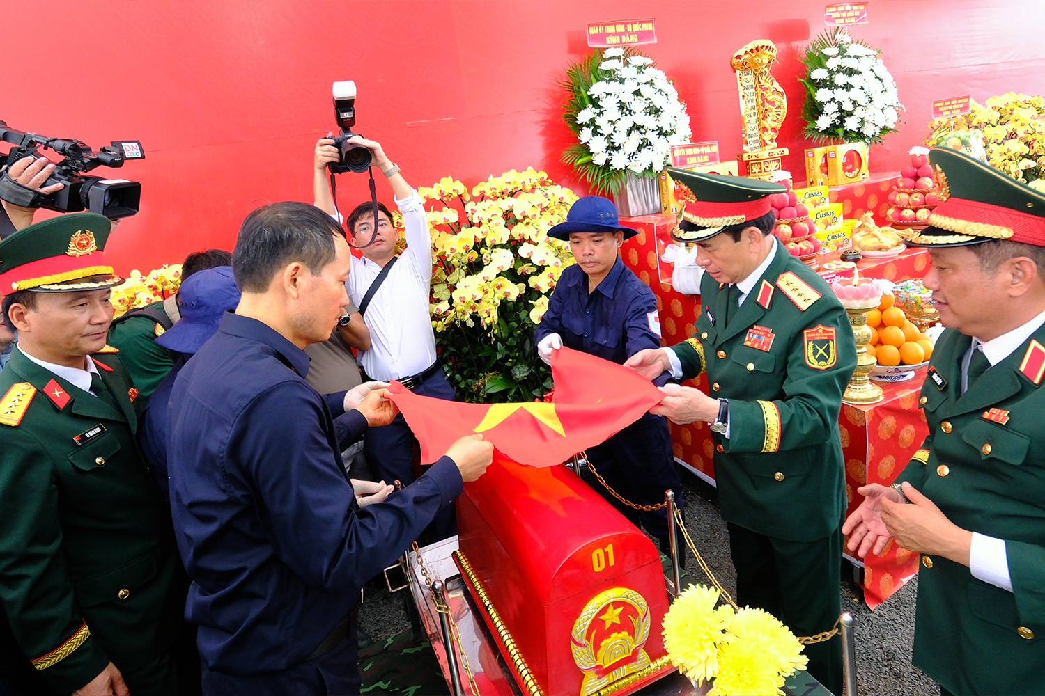 Đại tướng Phan Văn Giang: Quy tập hài cốt các anh hùng liệt sĩ phải chặt chẽ, khoa học - Ảnh 2.
