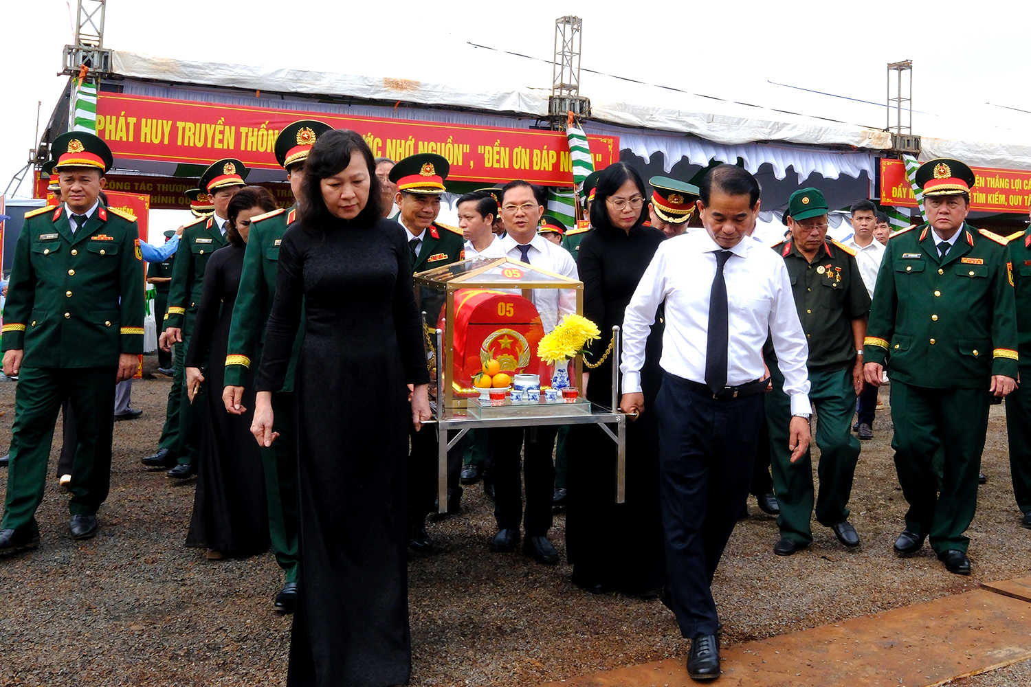 Đại tướng Phan Văn Giang: Quy tập hài cốt các anh hùng liệt sĩ phải chặt chẽ, khoa học - Ảnh 7.