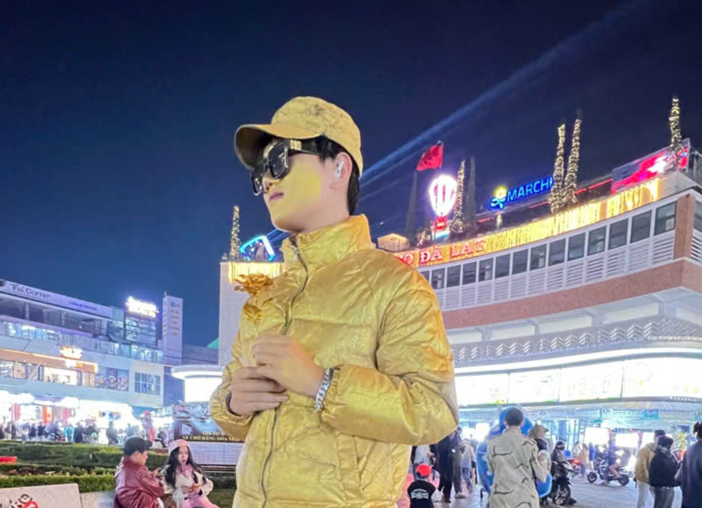 Những nhân tượng ở phố sương mù, kiên trì trong gió lạnh kiếm thêm thu nhập - Ảnh 6.