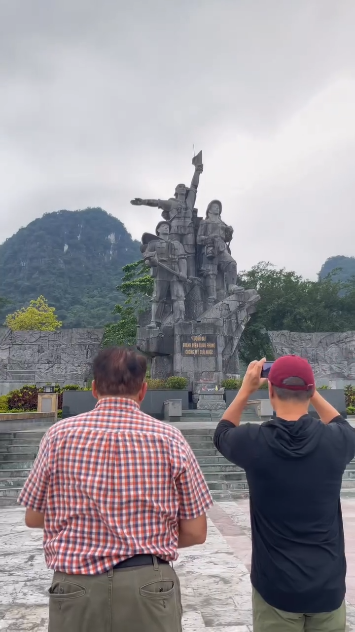 Hướng dẫn viên 9x hút triệu views với chuyện ‘cây cầu dài nhất thế giới’ tại Việt Nam - Ảnh 2.