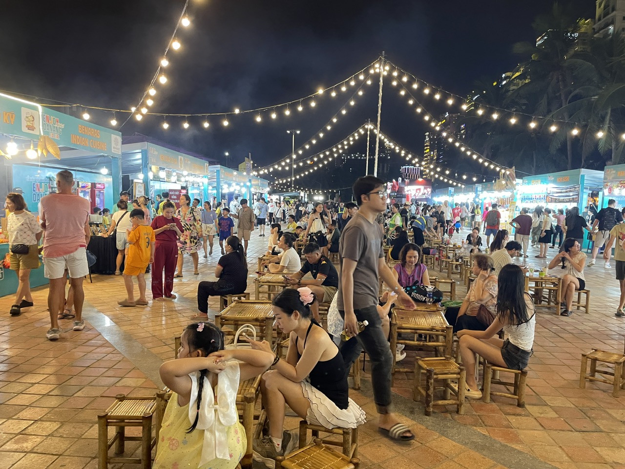 Chưa phát hiện dấu hiệu 'chặt chém' tại chợ đêm Sơn Trà Đà Nẵng như phản ánh trên mạng - Ảnh 2.