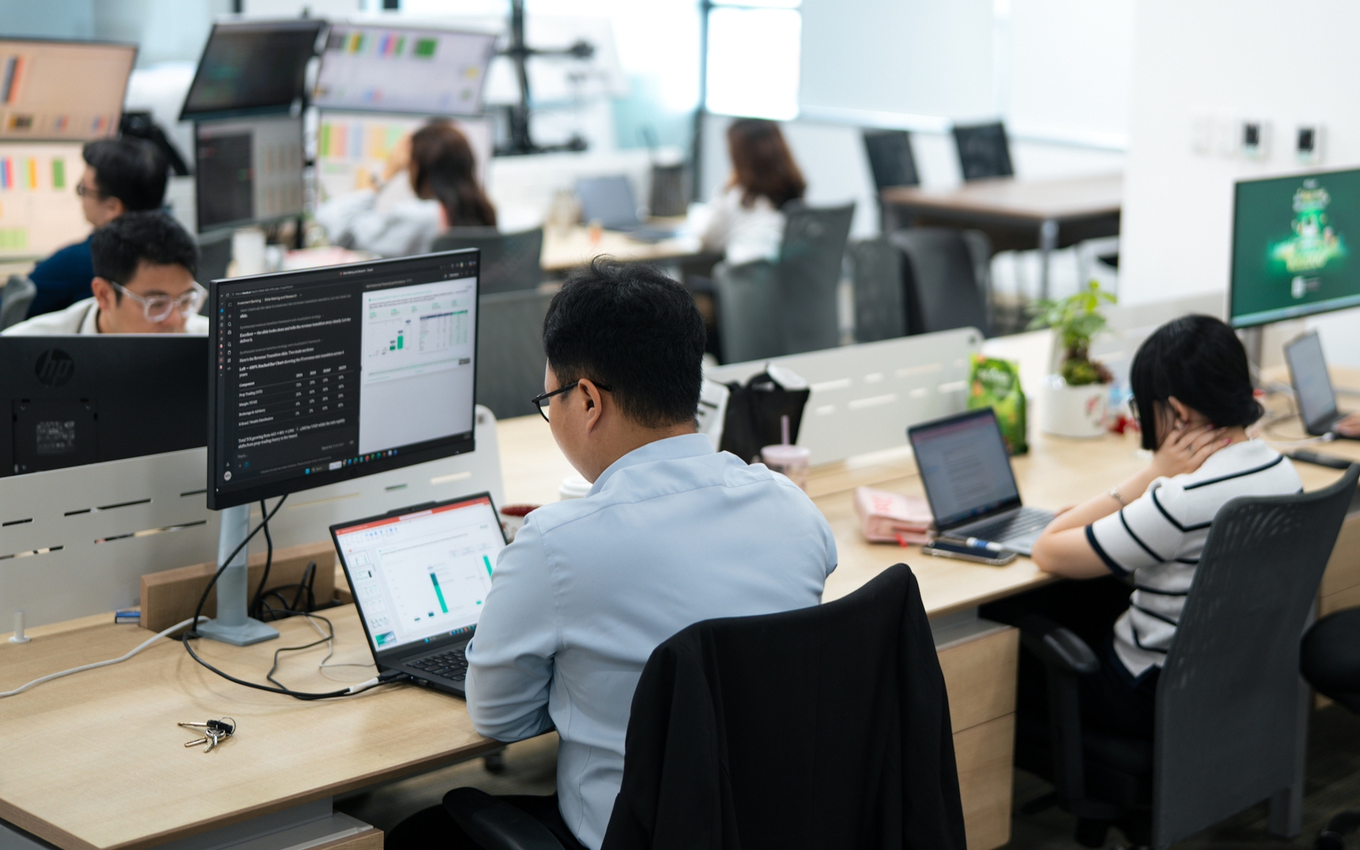 Vietnam stocks rebound, yet bull trap risk remains - Ảnh 1.