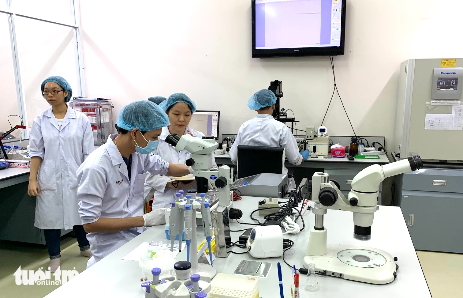 Học tiến sĩ toàn thời gian, sống bằng gì? - Ảnh 1.