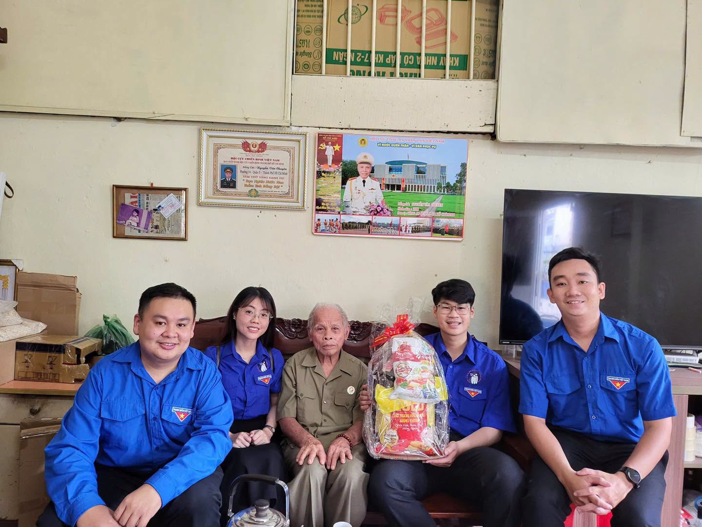 Ngày cao điểm 'Uống nước nhớ nguồn' - người trẻ hướng đến kỷ niệm 79 năm Ngày Thương binh – Liêt sĩ - Ảnh 4.