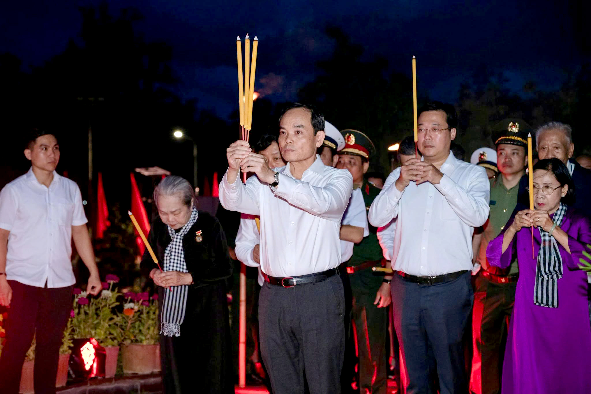 Kết nạp 5 đảng viên là chiến sĩ tình nguyện hè tại đặc khu Côn Đảo - Ảnh 2.