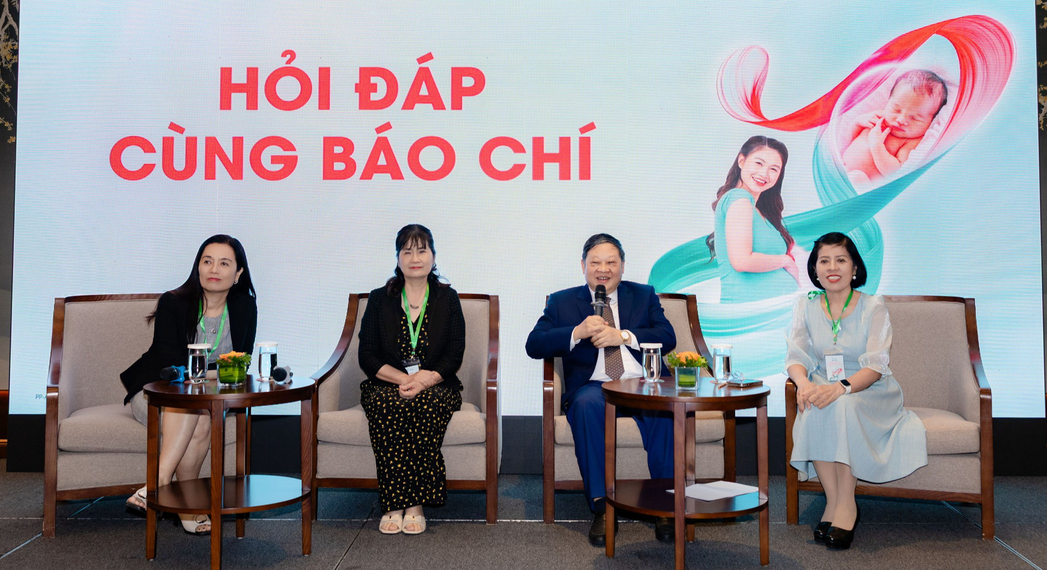 Vi rút hợp bào hô hấp - RSV: Không chỉ trẻ sơ sinh có bệnh nền mới nguy hiểm - Ảnh 1.