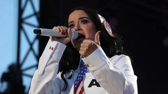Katy Perry chỉ trích Nhà Trắng: 'Âm nhạc của tôi không phải để ca ngợi chiến tranh' - Ảnh 3.