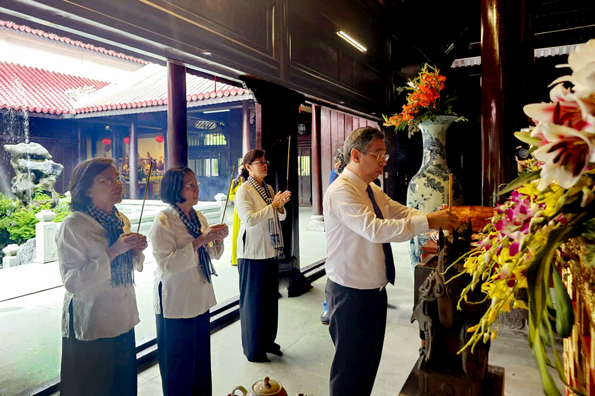 TP.HCM tổ chức lễ giỗ các anh hùng liệt sĩ, đồng bào yêu nước hy sinh ở Côn Đảo - Ảnh 2.