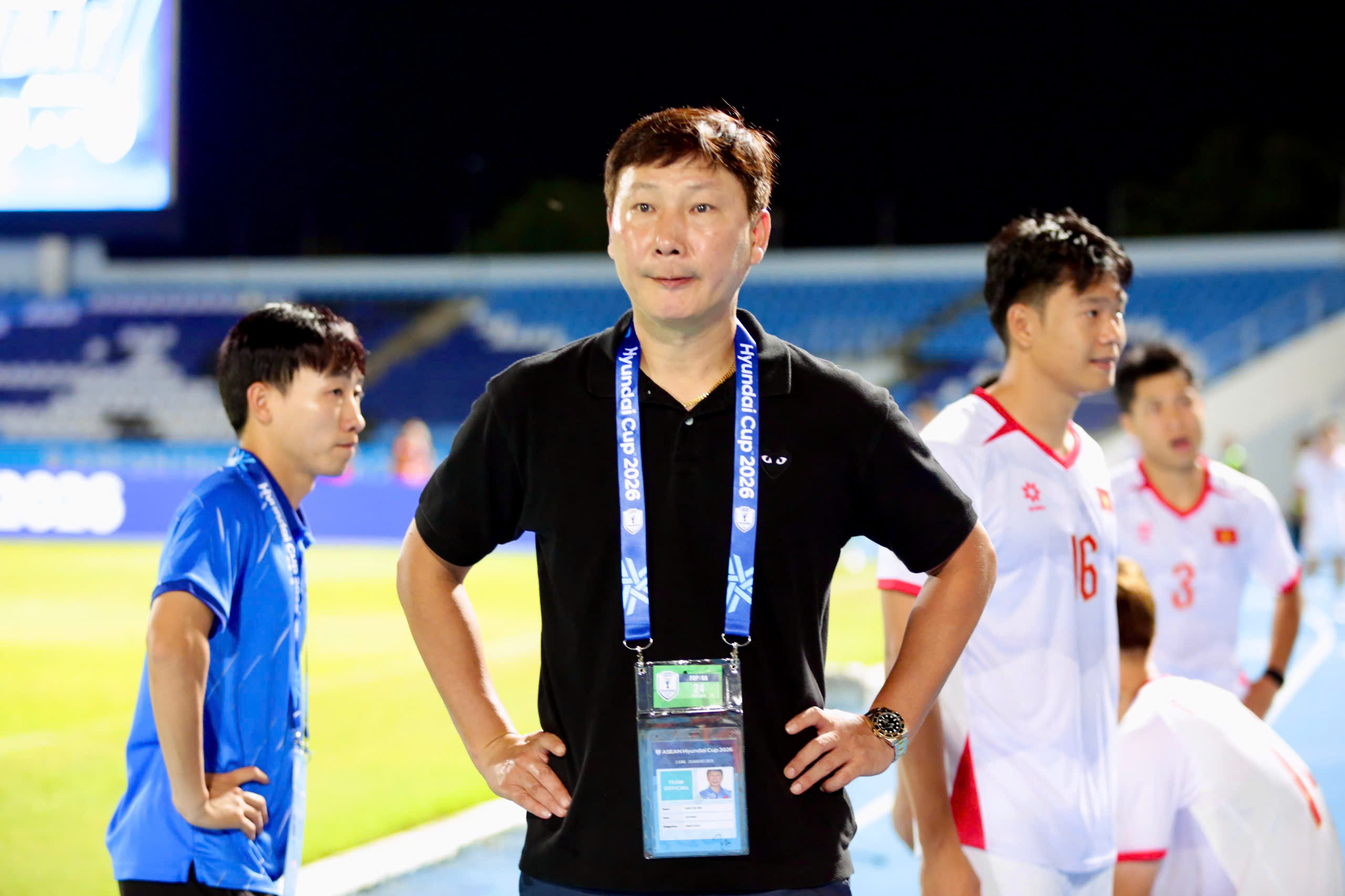 HLV Kim Sang Sik dùng đội hình gì đấu Singapore? - Ảnh 1.