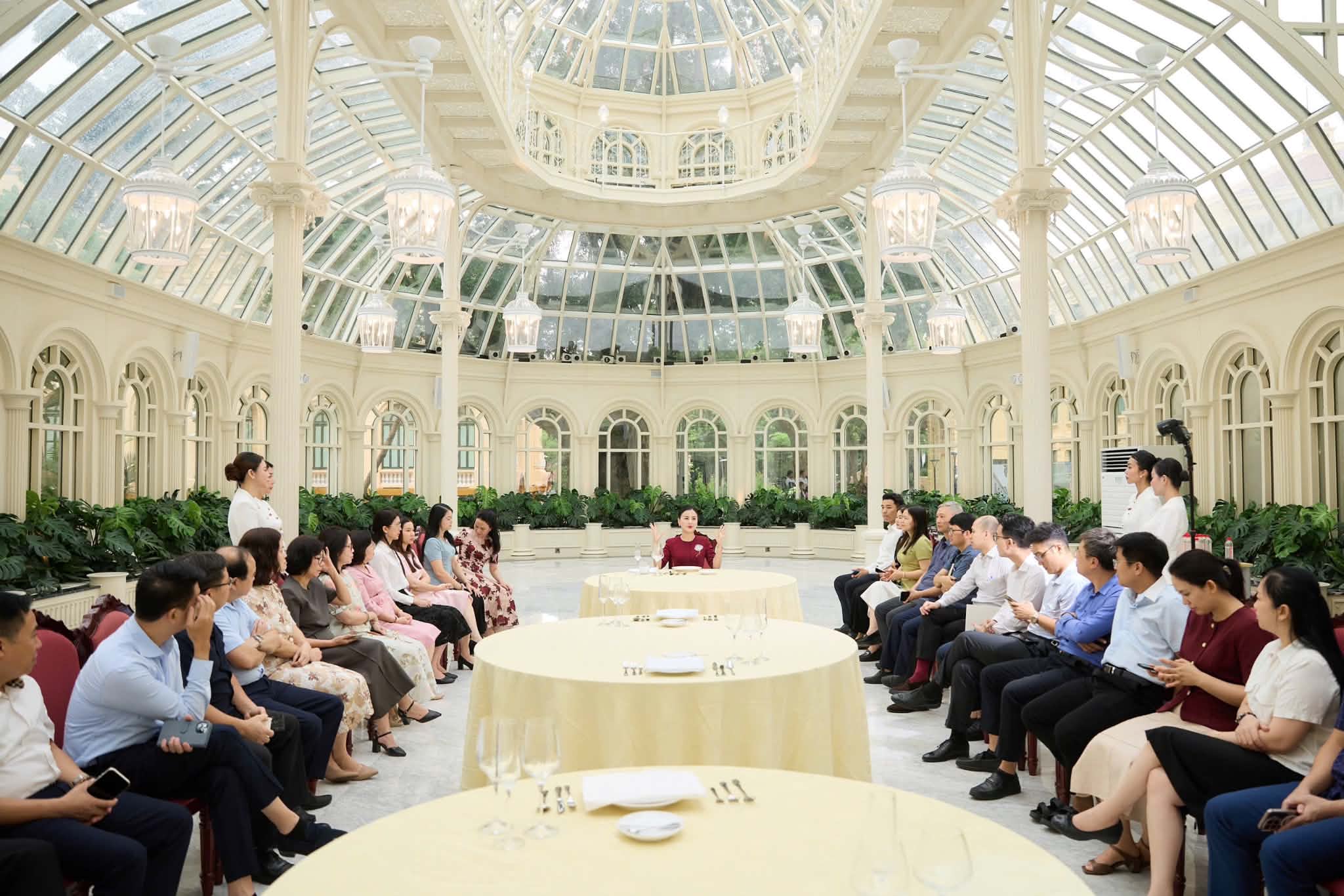 Văn phòng Chủ tịch nước tập huấn nghiệp vụ lễ tân cho cán bộ, công chức - Ảnh 1.