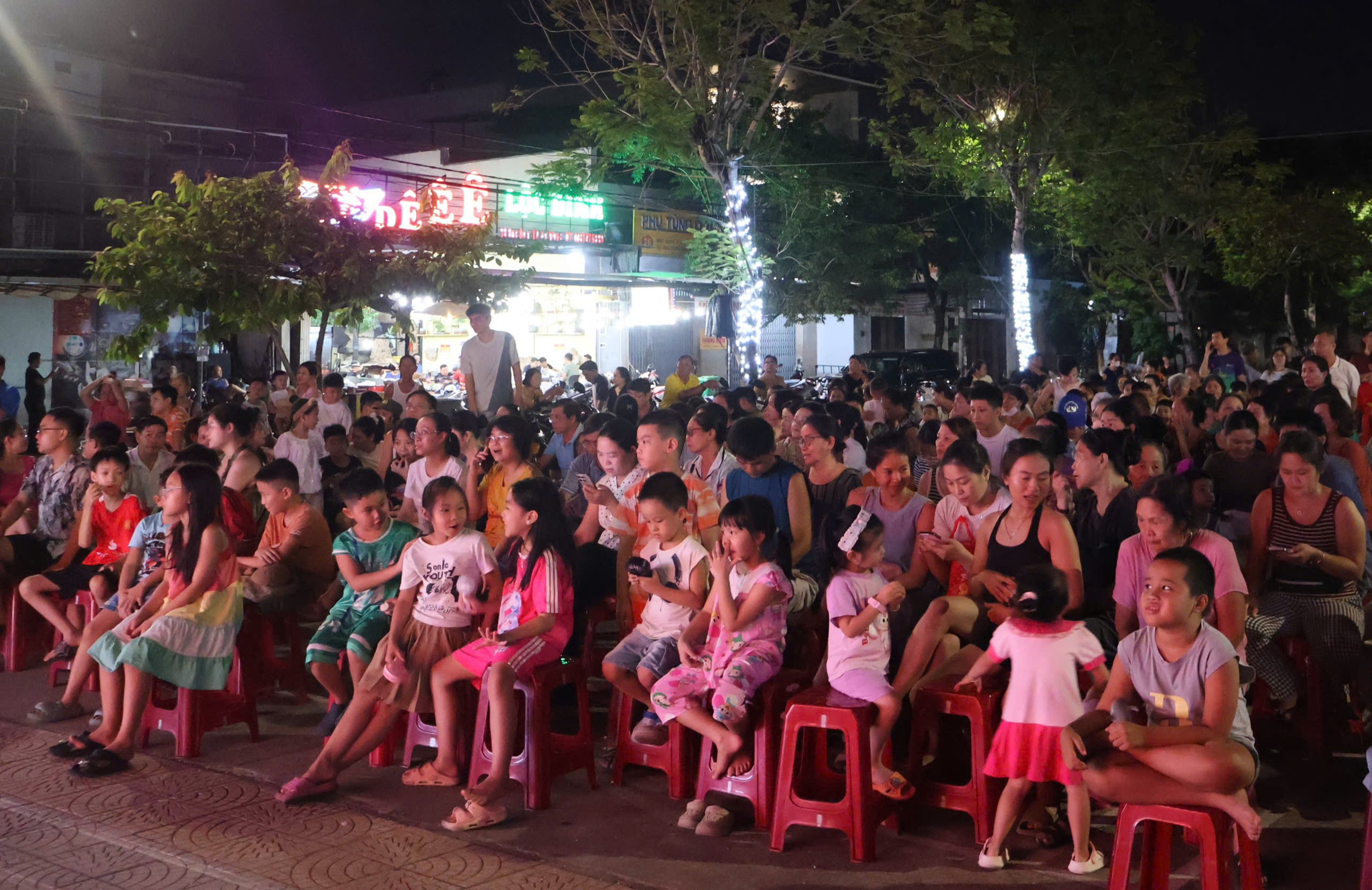 Chiếu phim Mưa đỏ nhân kỷ niệm 79 năm Ngày Thương binh - Liệt sĩ - Ảnh 4.