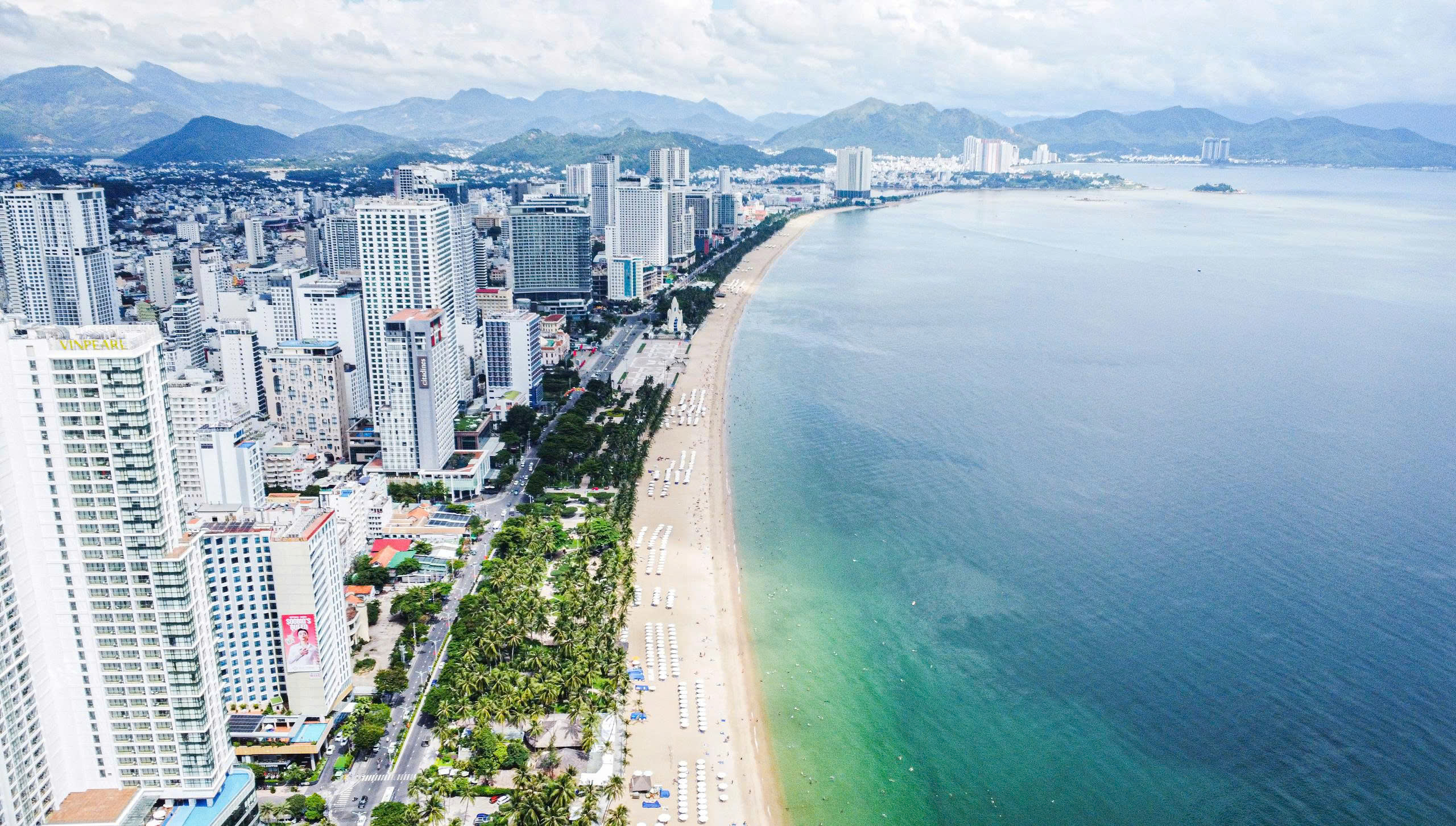 Bạn đọc hiến kế giúp chính quyền vụ thu giữ gánh hàng rong của bà bán trái cây 'nổi tiếng' ở Nha Trang? - Ảnh 2.