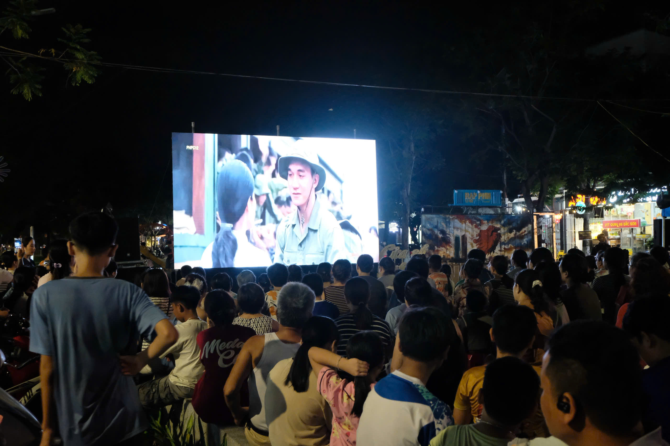 Chiếu phim Mưa đỏ nhân kỷ niệm 79 năm Ngày Thương binh - Liệt sĩ - Ảnh 2.