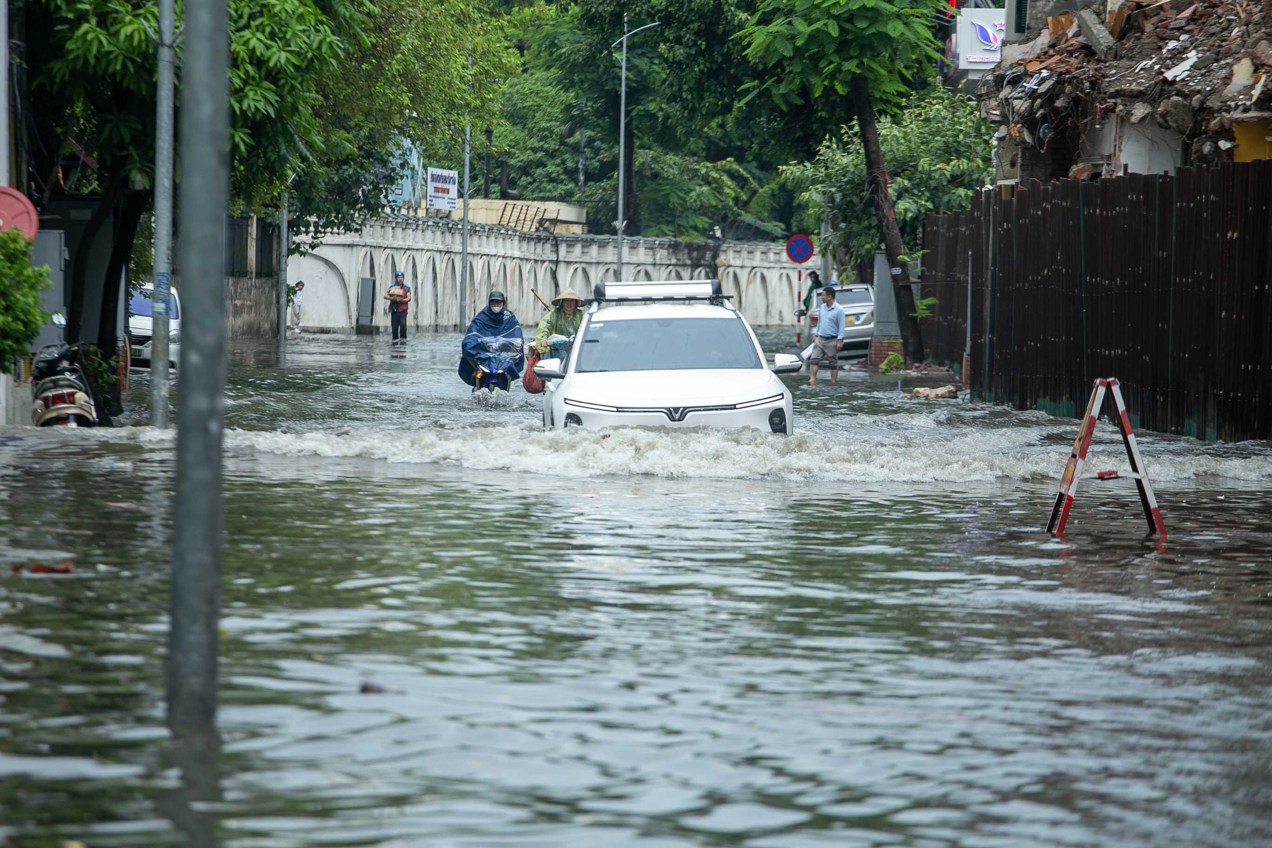 El Nino đã xuất hiện, vì sao miền Bắc lại mưa nhiều, ít nóng giữa hè? - Ảnh 1.