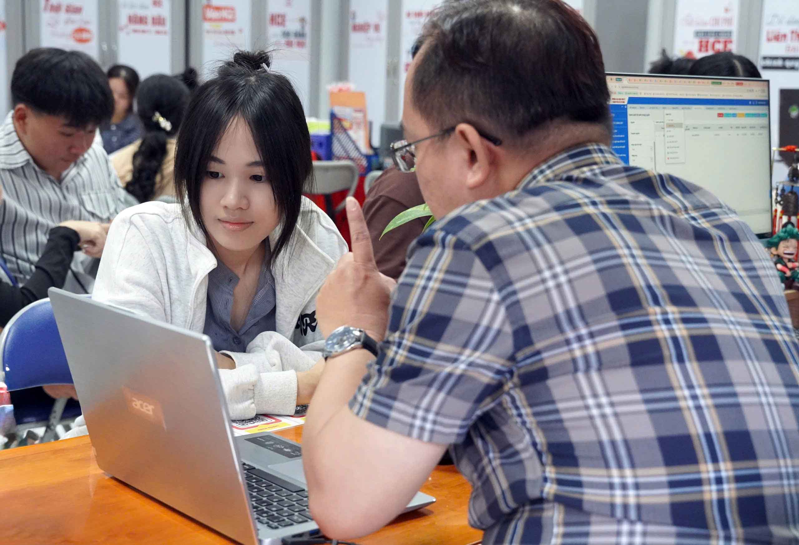 Nhiều trường cao đẳng đã tuyển đủ chỉ tiêu khi đại học chưa công bố điểm chuẩn - Ảnh 1.