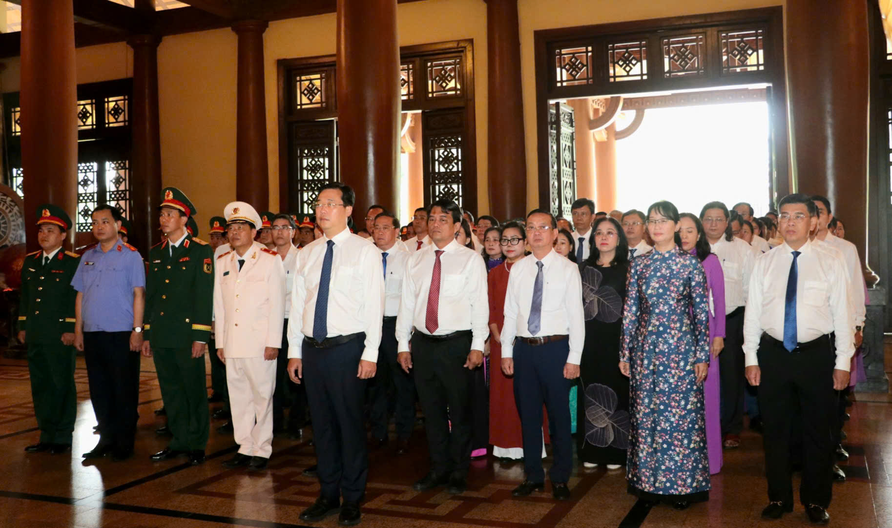 Bí thư Trần Lưu Quang cùng lãnh đạo TP.HCM dâng hương tưởng niệm Anh hùng liệt sĩ nhân ngày 27-7 - Ảnh 5.