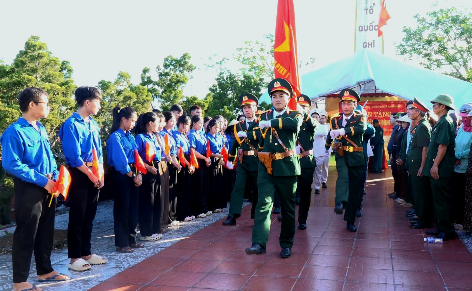Liệt sĩ nằm lại đất khách gần 40 năm, ngày trở về chính quyền xã đón như một người anh hùng - Ảnh 1.