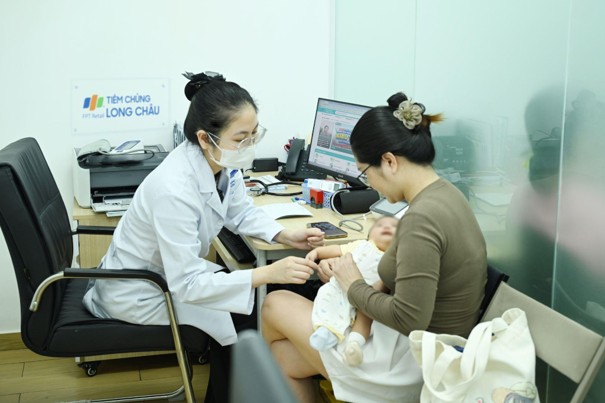 TP.HCM vào cao điểm mùa mưa, gia tăng nguy cơ “dịch chồng dịch” sốt xuất huyết, não mô cầu, tay chân miệng - Ảnh 2.