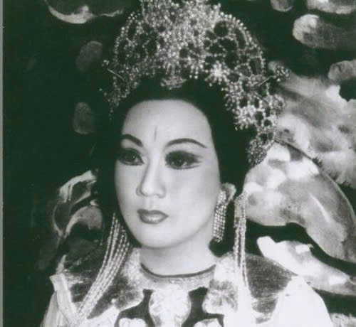 Khán giả xúc động khi con trai đăng giấy chứng nhận liệt sĩ của Thanh Nga - Ảnh 2.