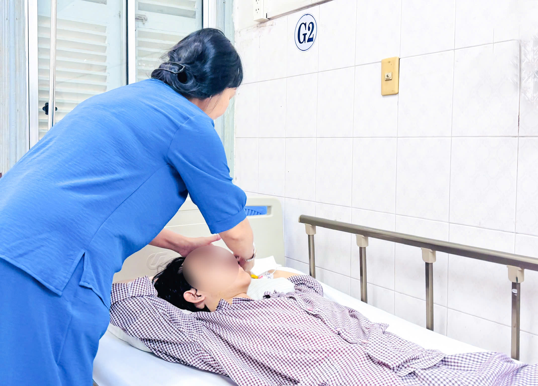 Bệnh viện nhân dân Gia Định phẫu thuật thành công lõm ngực bẩm sinh cho nam thiếu niên 16 tuổi - Ảnh 1.