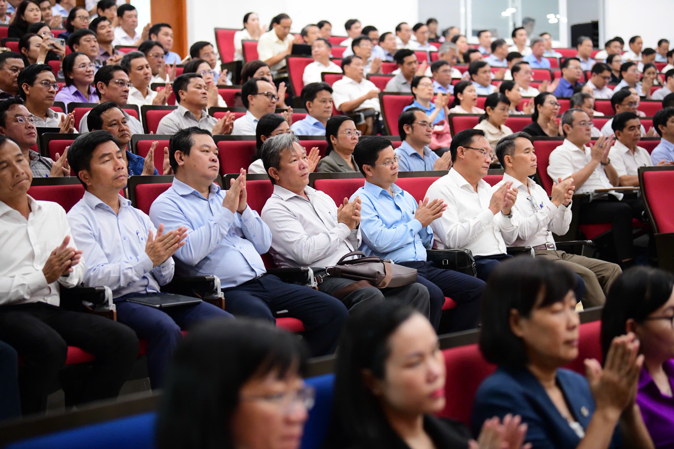 Bí thư Trần Lưu Quang: Đảng ủy xã, phường tự đề xuất việc cần hay không sáp nhập - Ảnh 4.