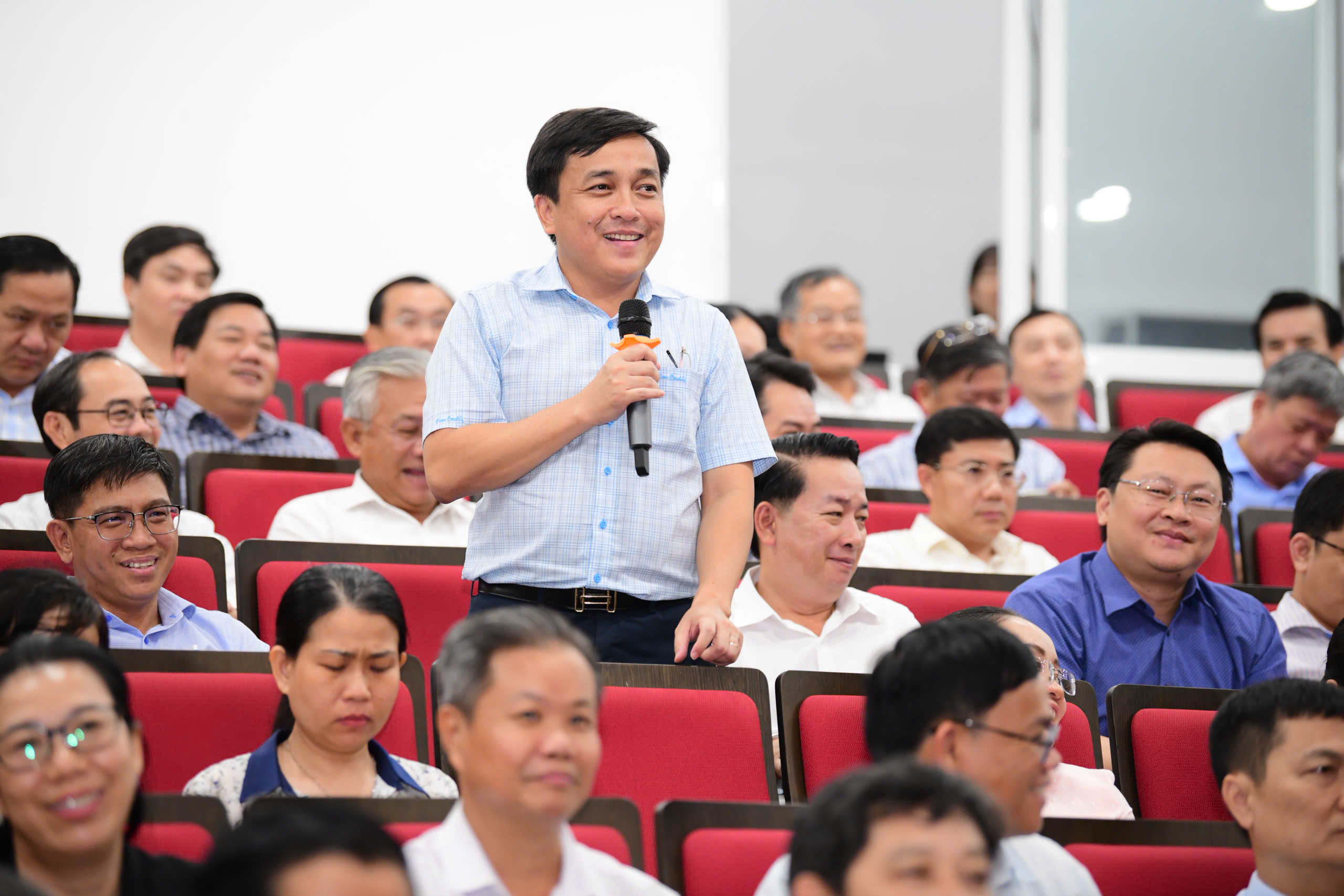 Bí thư Trần Lưu Quang: Sẽ có giải pháp phát huy vai trò trường tư để gỡ bài toán thiếu giáo viên - Ảnh 2.