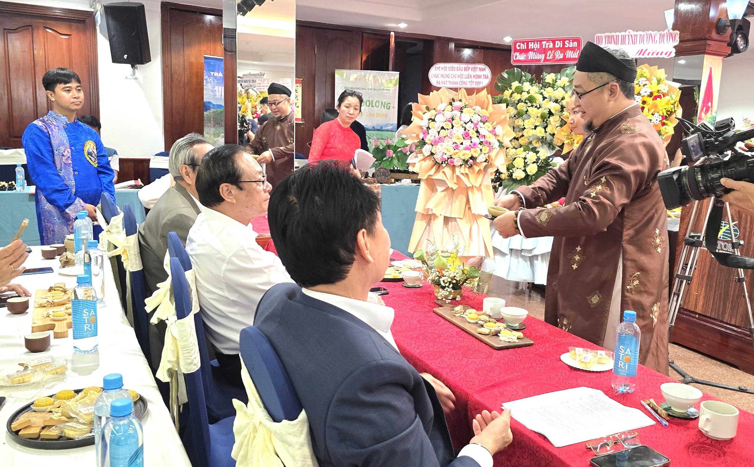 Tái hiện tiệc trà ngoại giao trong Ngày hội Văn hóa Trà Việt Nam  - Ảnh 1.