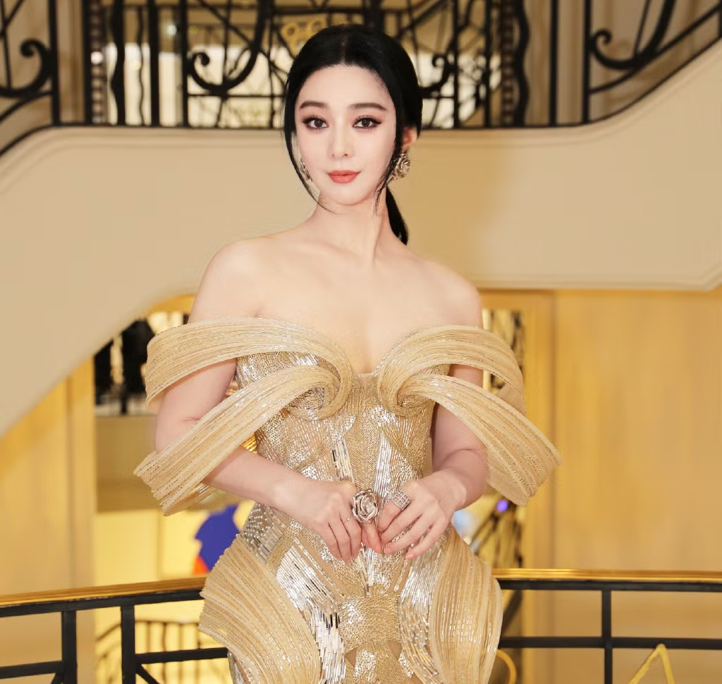 Phạm Băng Băng lên bìa Marie Claire Vietnam: Ê kíp diễn viên chủ động ngỏ lời hợp tác - Ảnh 1.