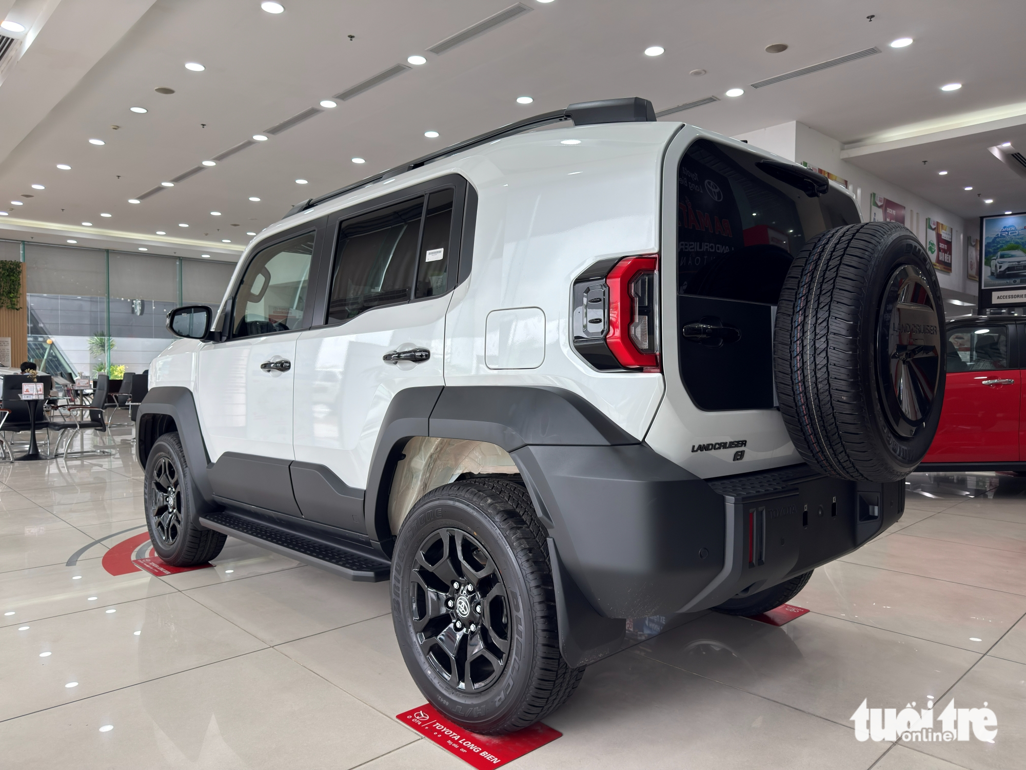 Toyota Land Cruiser FJ ra mắt Việt Nam, giá 1,198 tỉ đồng, động cơ tương tự Fortuner - Ảnh 15.