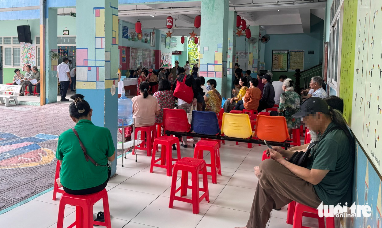 Chỉ dưới 3% người dân được khám sức khỏe, hai phường Tân Hiệp và Bến Thành nói gì? - Ảnh 1.
