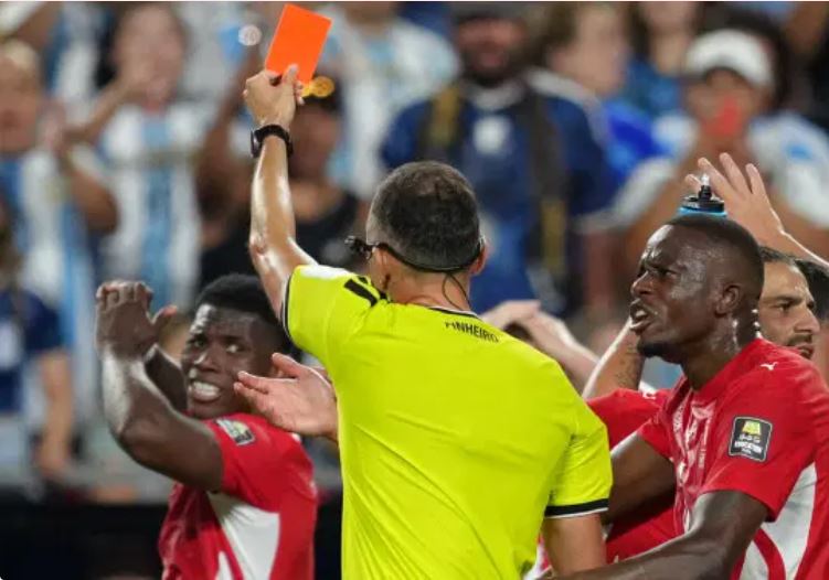 IFAB thừa nhận trọng tài 'sai luật' khi đuổi Embolo ở trận gặp Argentina tại World Cup 2026 - Ảnh 1.