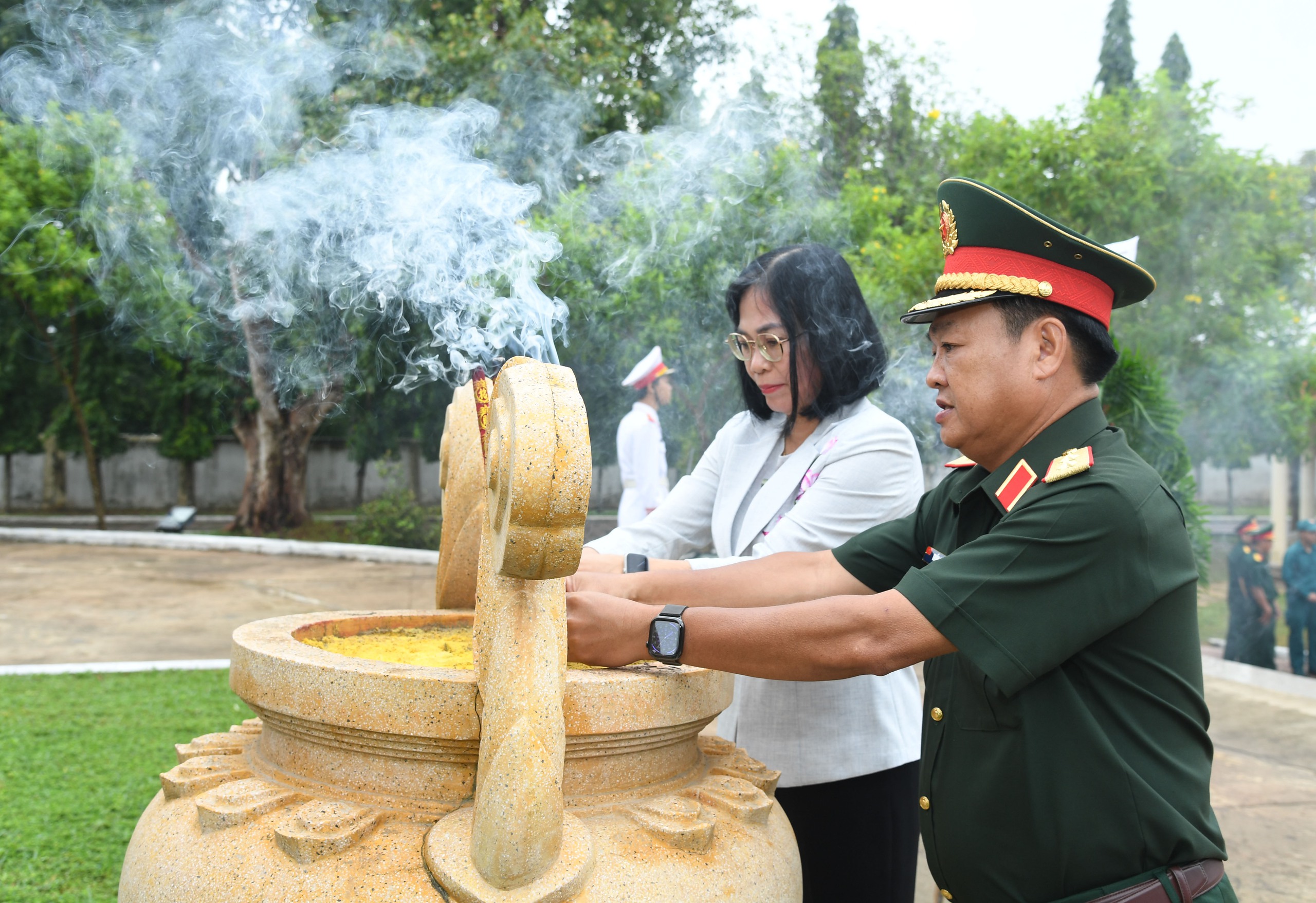 Chính ủy Quân khu 7 thăm, động viên cán bộ, chiến sĩ tìm kiếm, quy tập hài cốt liệt sĩ ở Đồng Nai - Ảnh 5.