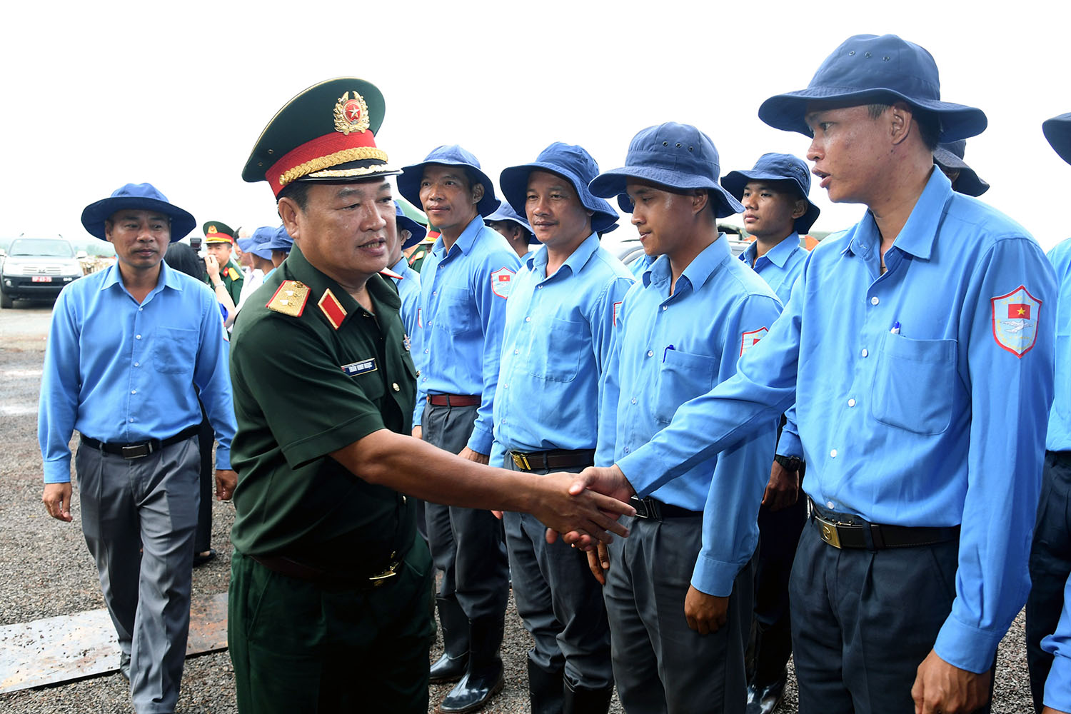 Chính ủy Quân khu 7 thăm, động viên cán bộ, chiến sĩ tìm kiếm, quy tập hài cốt liệt sĩ ở Đồng Nai - Ảnh 3.